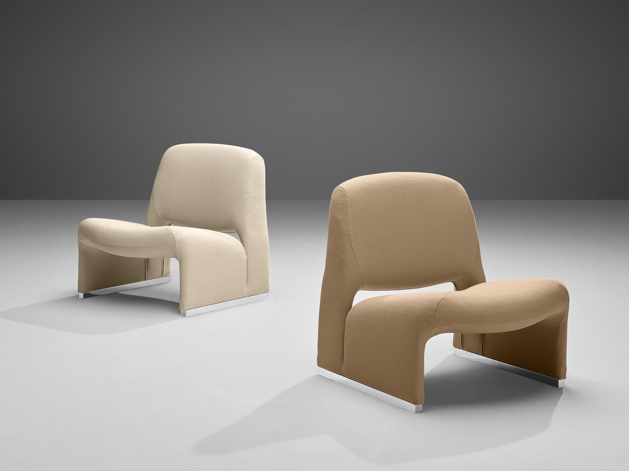 Giancarlo Piretti for Artifort, pair of bicolor 'Arki' lounge chairs, beige fabric upholstery, Italy, 1970s

The 'Alky' armchair designed by Giancarlo Piretti for Castelli in 1969. Later, Artifort took over the production of these chairs. The model
