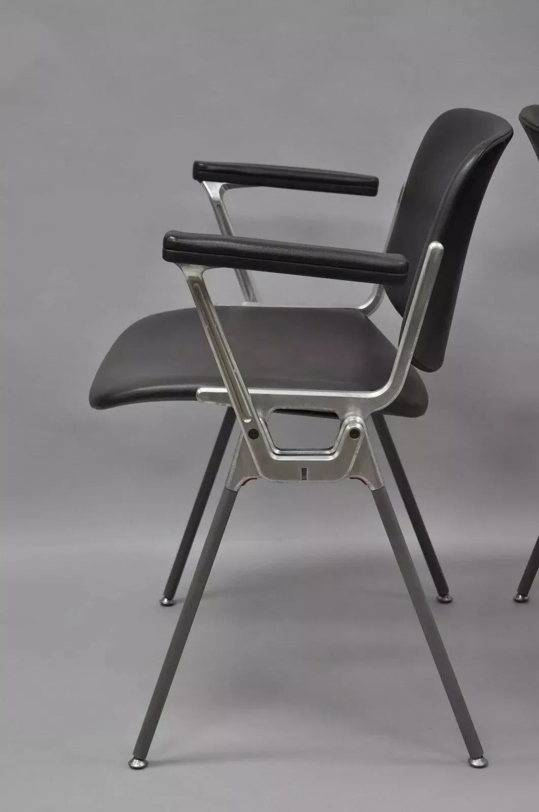 Giancarlo Piretti Castelli Sillones Modernos Italianos de Mitad del Siglo Marrón - Pareja en venta 4