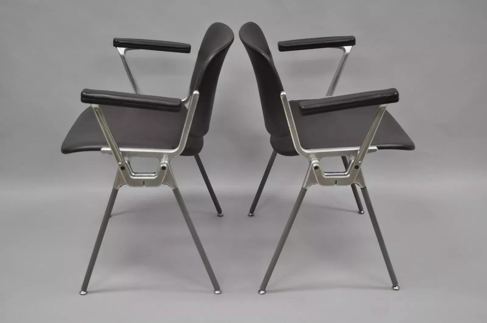 Giancarlo Piretti Castelli Sillones Modernos Italianos de Mitad del Siglo Marrón - Pareja Moderno de mediados de siglo en venta