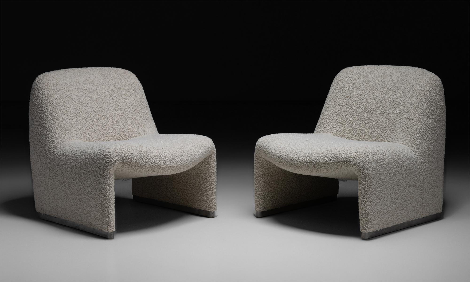 Giancarlo Piretti Chairs in Boucle

Italy circa 1970

Newly upholstered, with chrome feet.

26