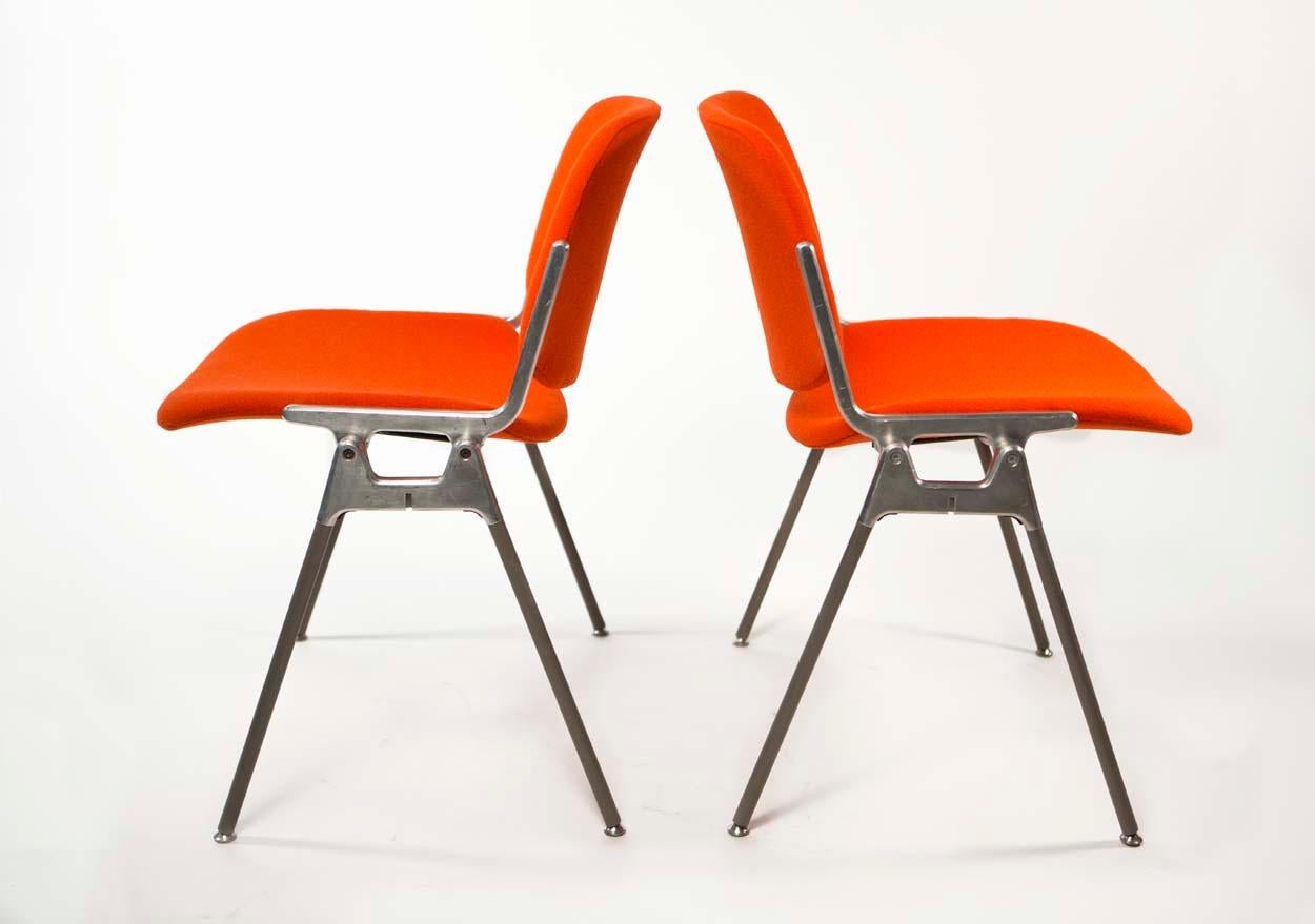 Giancarlo Piretti, DSC 106 Pair of Italian Stacking Chairs for Castelli, 1960s In Good Condition In Los Angeles, CA