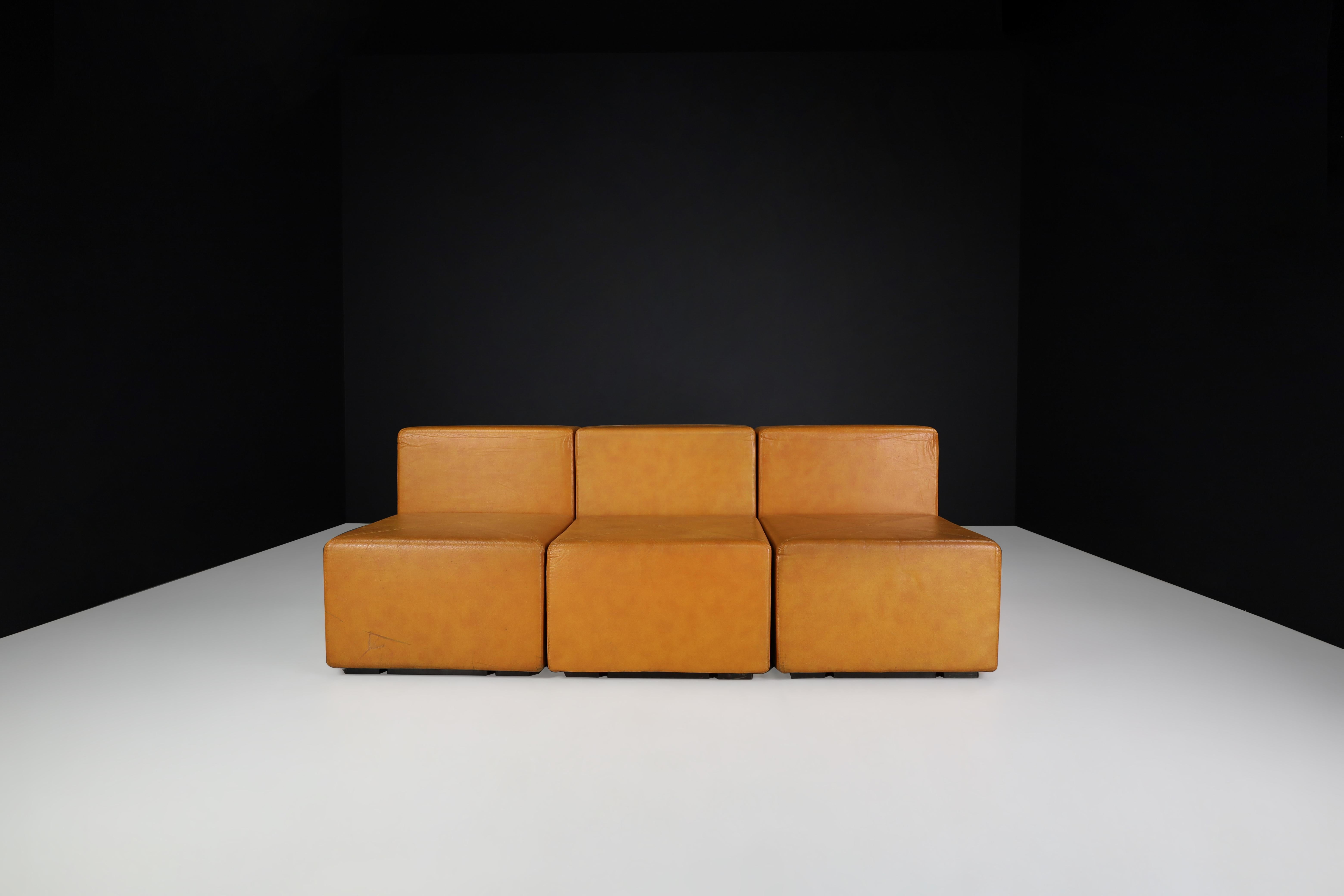 Giancarlo Piretti for Anonima Castelli Cognac Leather Modular 'Sistema 61' Sofa In Good Condition For Sale In Almelo, NL