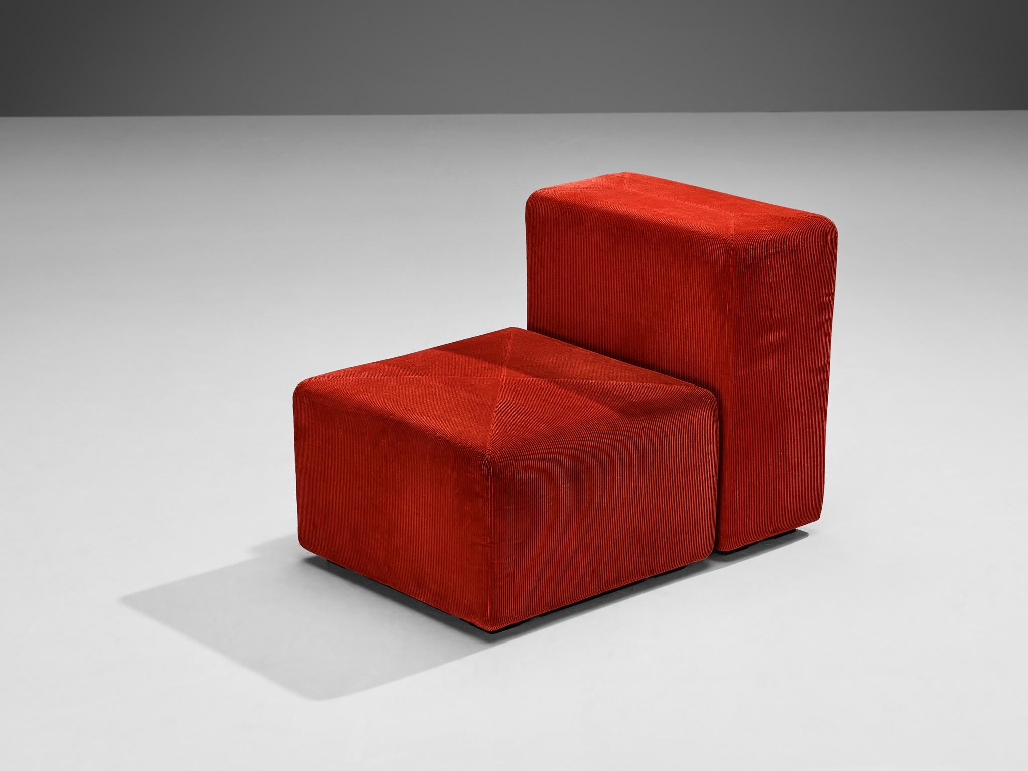 Giancarlo Piretti for Anonima Castelli, 'Sistema 61' pair of lounge chair,, fabric, plastic, Italy, 1973

In the realm of 1970s design, the Sistema 61 emerges as a striking testament to the Italian design world, where it was commonplace to see sofas