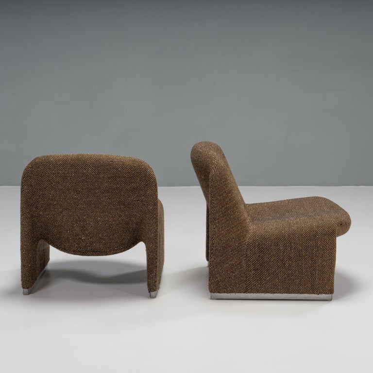Originally designed by Giancarlo Piretti in 1969, this set of Alky chairs were manufactured by Artifort.

Created from a single form, the chairs have a sculptural silhouette with a curved backrest and dipped seat to create an organic