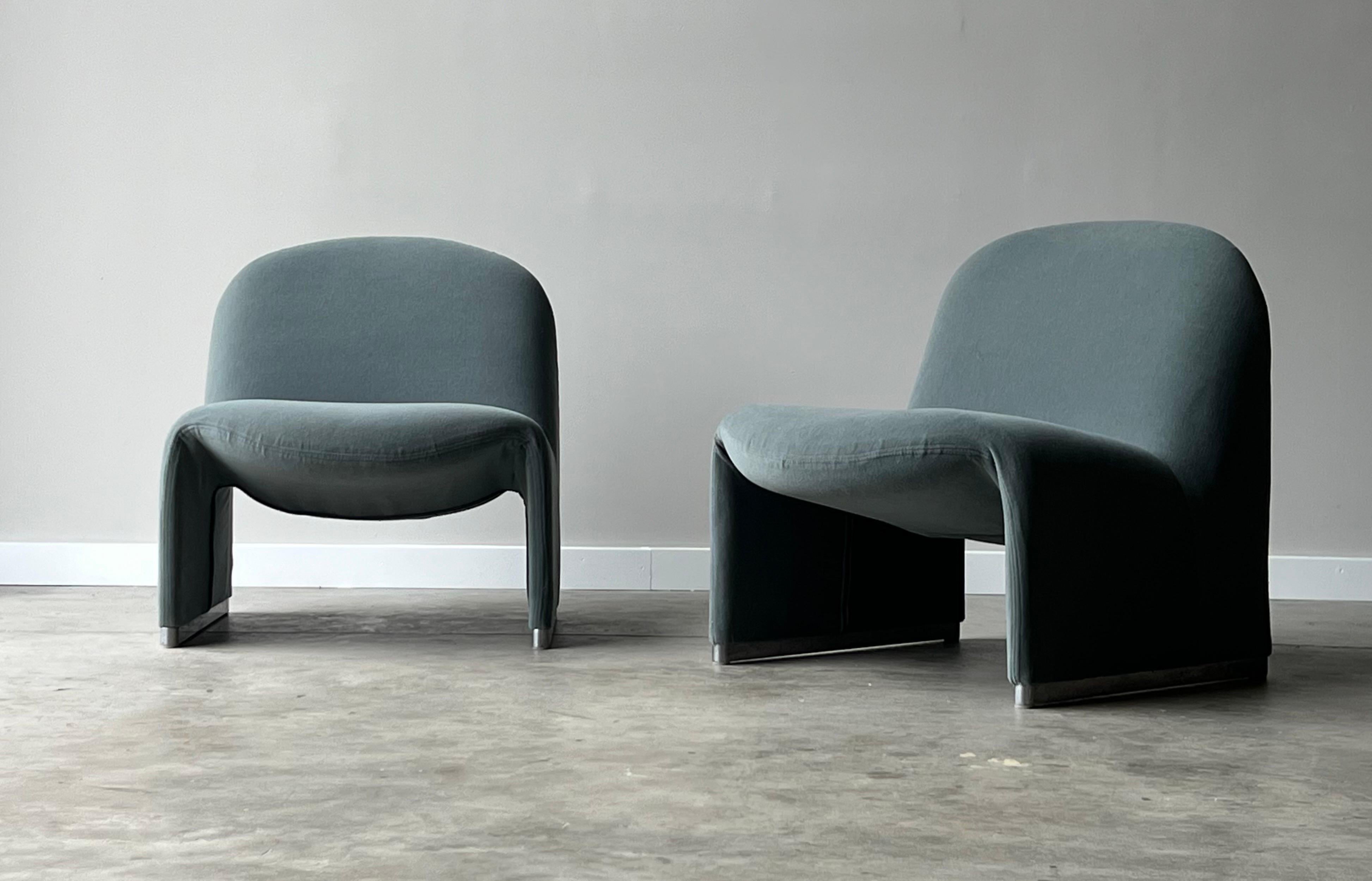 Giancarlo Piretti for Castelli Alky Lounges - a Pair  In Good Condition In Raleigh, NC