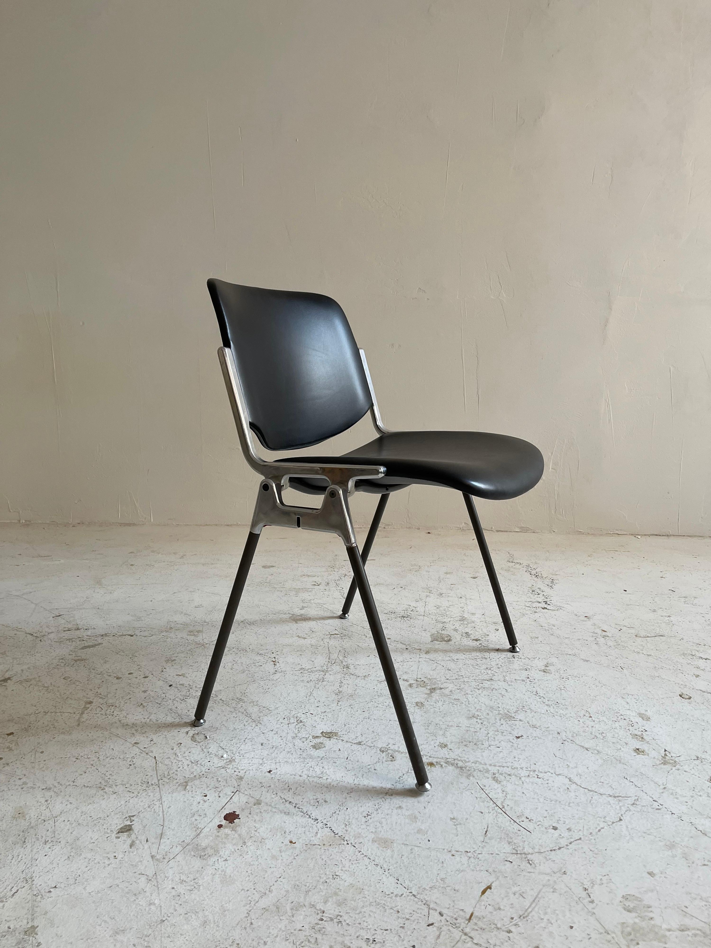 Mid-Century Modern Giancarlo Piretti for Castelli DSC 106 Chairs, Italy 1970 For Sale