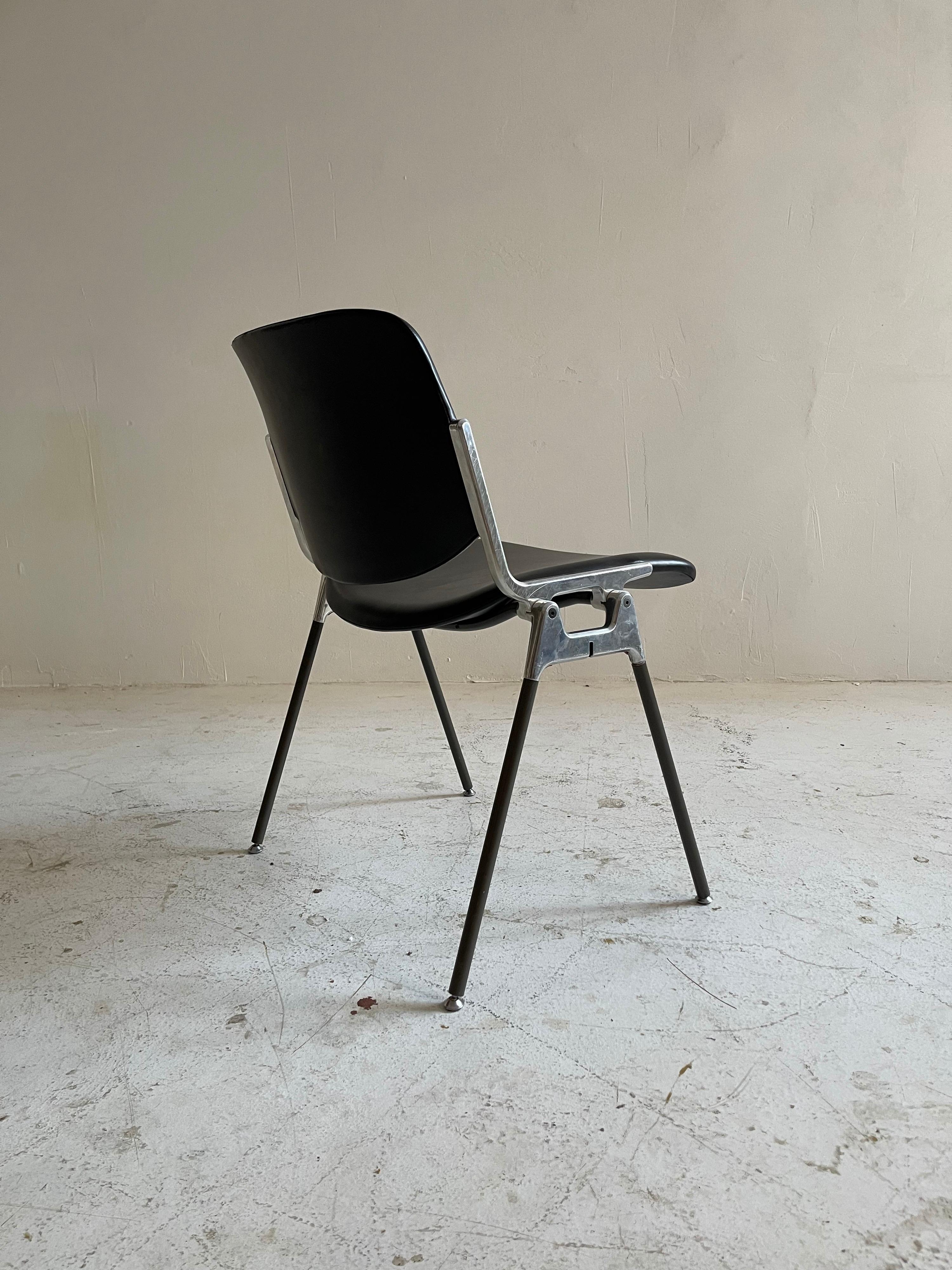 Giancarlo Piretti for Castelli DSC 106 Chairs, Italy 1970 In Good Condition For Sale In Vienna, AT