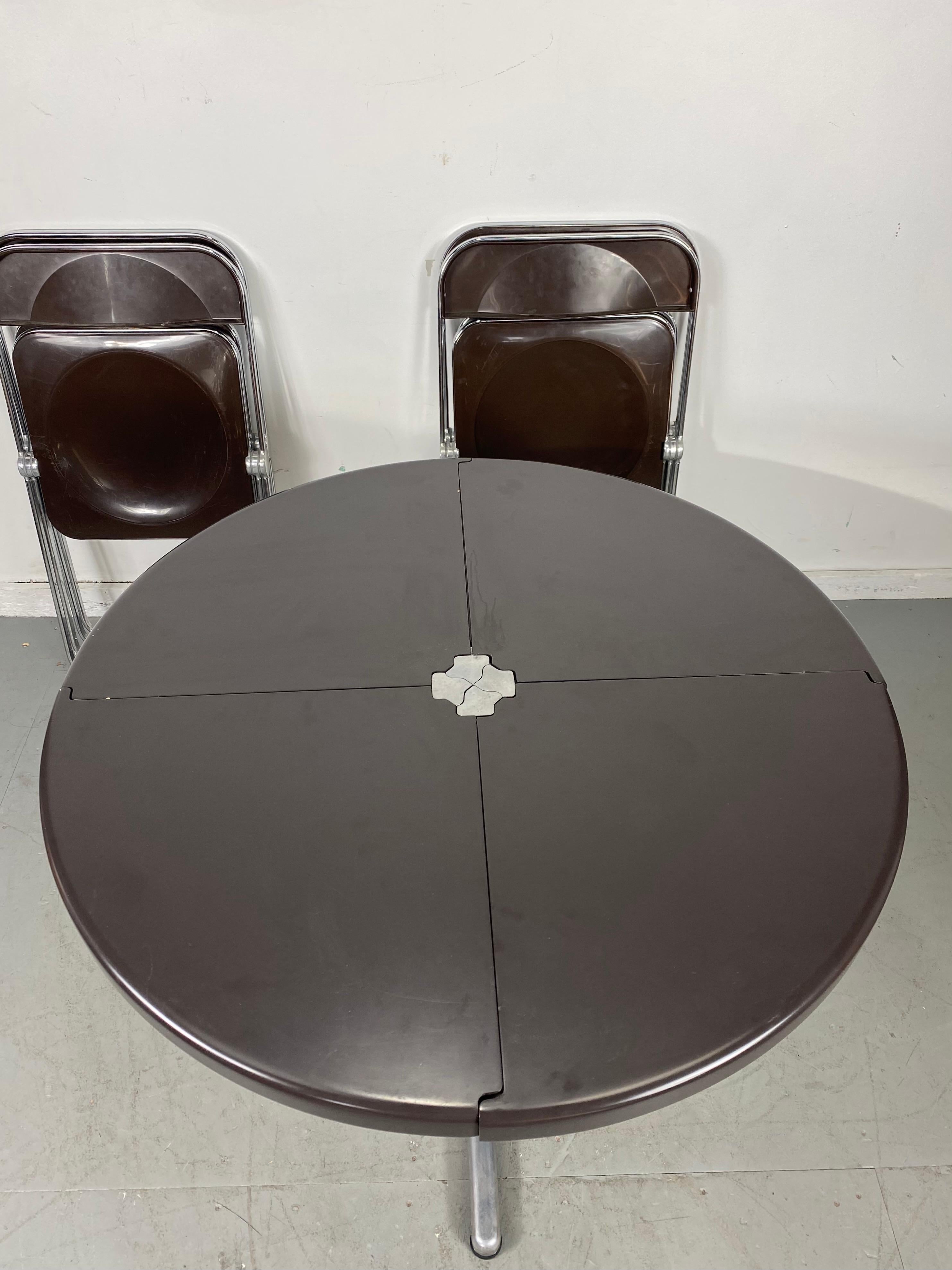 Giancarlo Piretti for Castelli Modern 'Plia' Folding Table and Chairs, Italy In Good Condition In Buffalo, NY