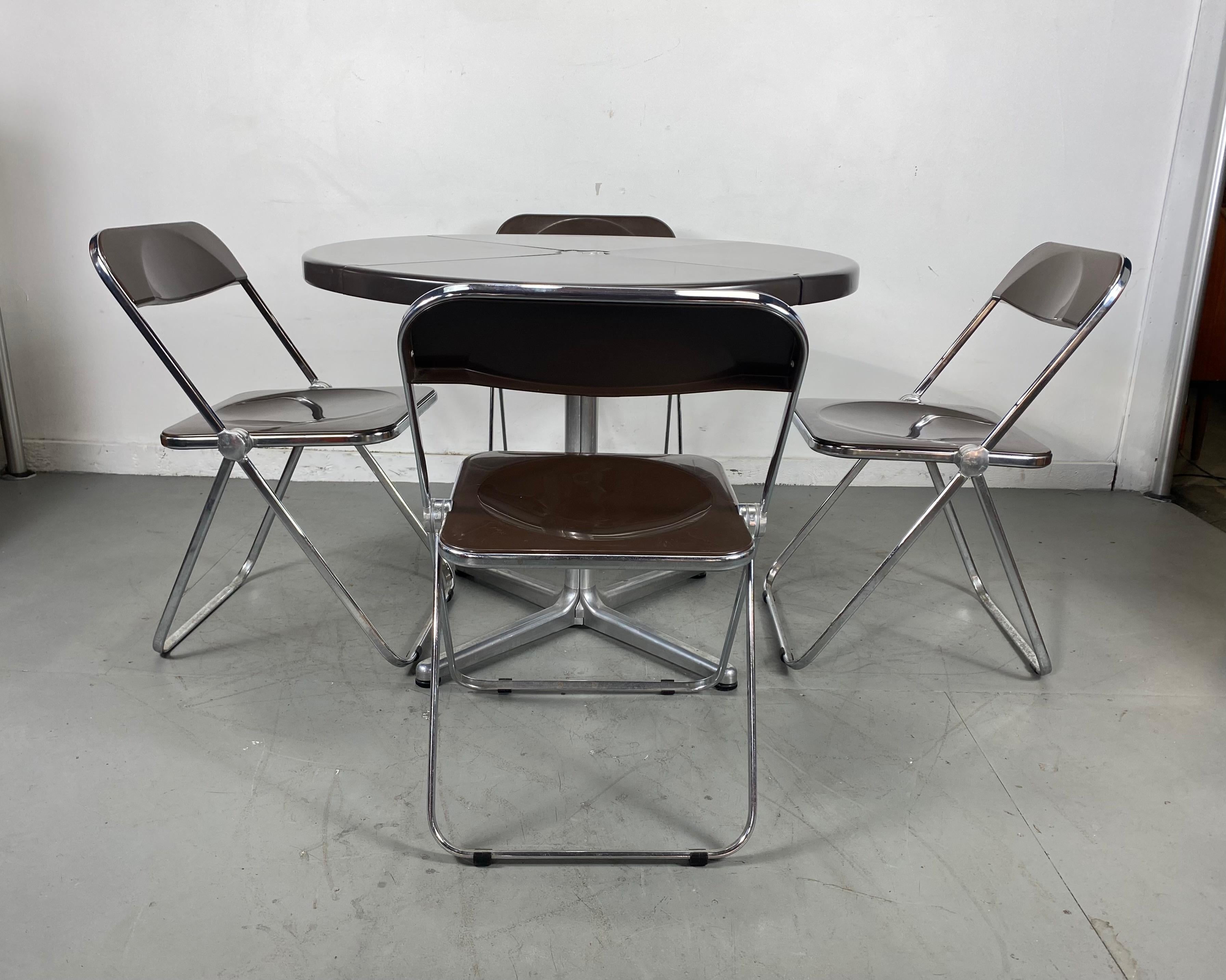 Late 20th Century Giancarlo Piretti for Castelli Modern 'Plia' Folding Table and Chairs, Italy