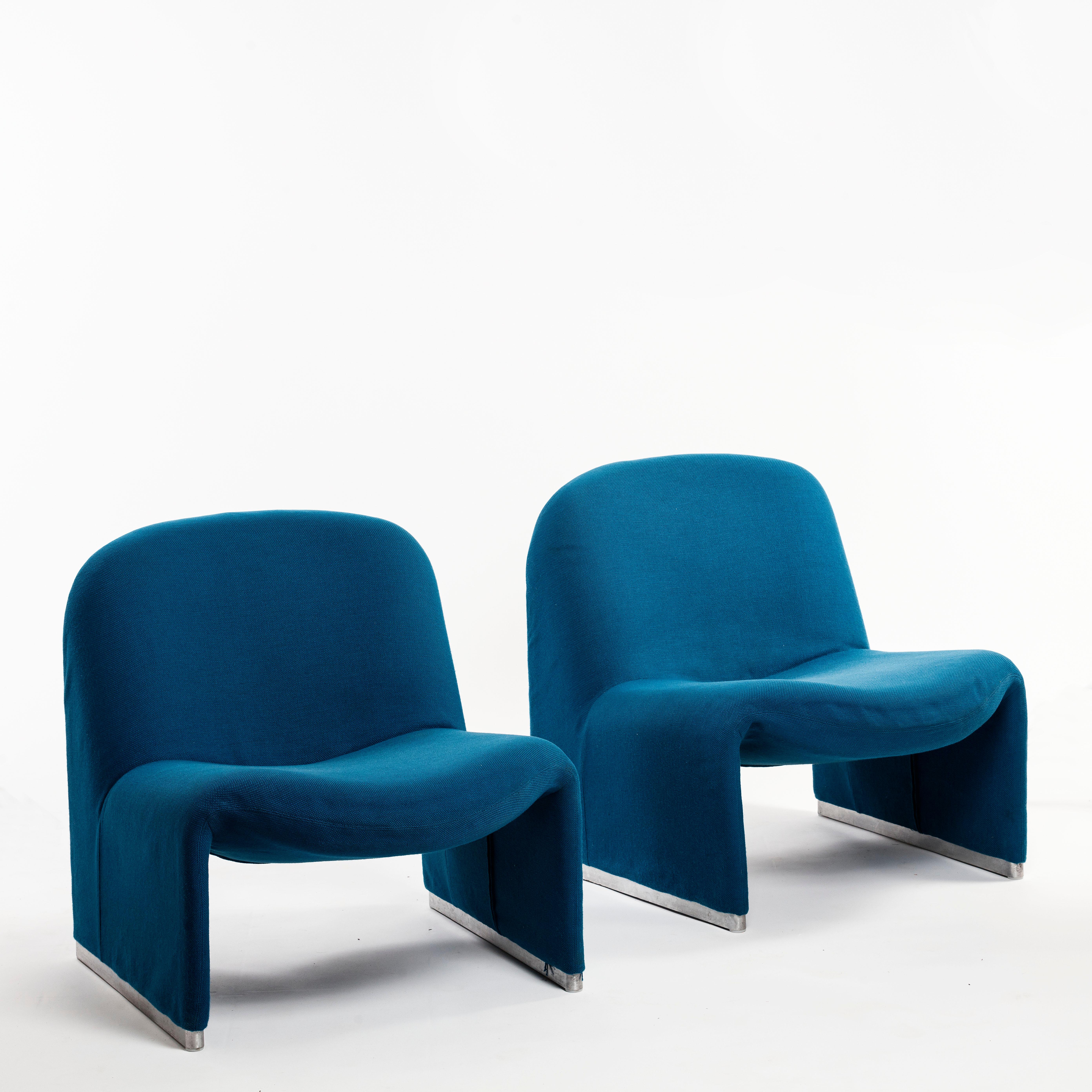 Italian Giancarlo Piretti Iconic Alki Lounge Chair in Original Blue Upholstery Castelli For Sale