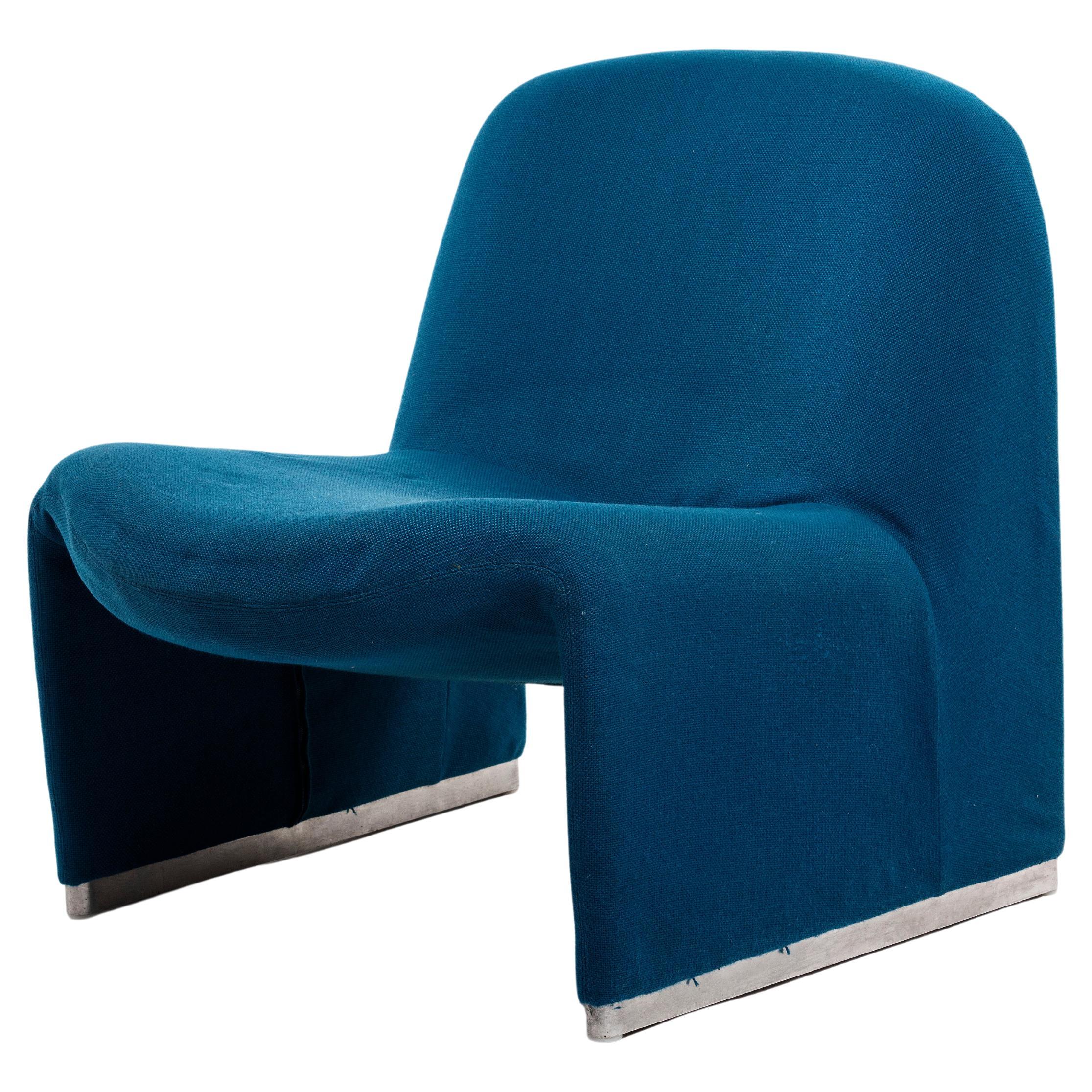 Giancarlo Piretti Iconic Alki Lounge Chair in Original Blue Upholstery Castelli For Sale