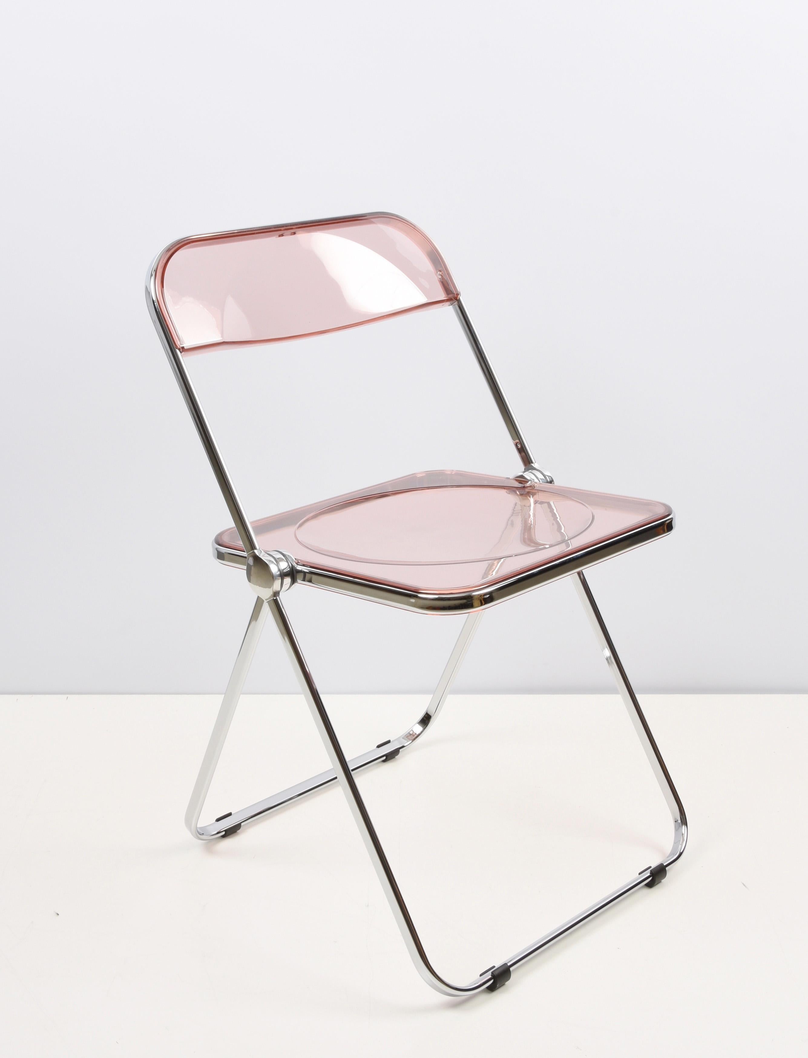 Chaises pliantes italiennes « Plia » en lucite rose de Giancarlo Piretti pour Castelli, 1970 4