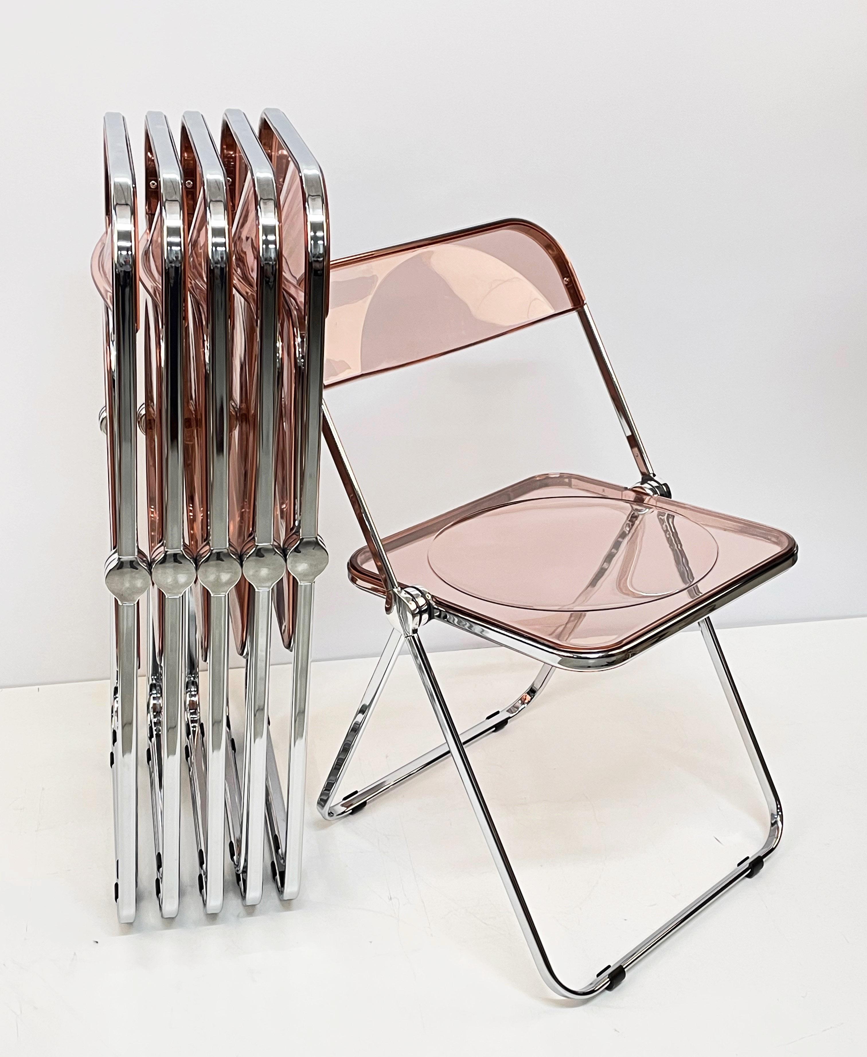 Chaises pliantes italiennes « Plia » en lucite rose de Giancarlo Piretti pour Castelli, 1970 5