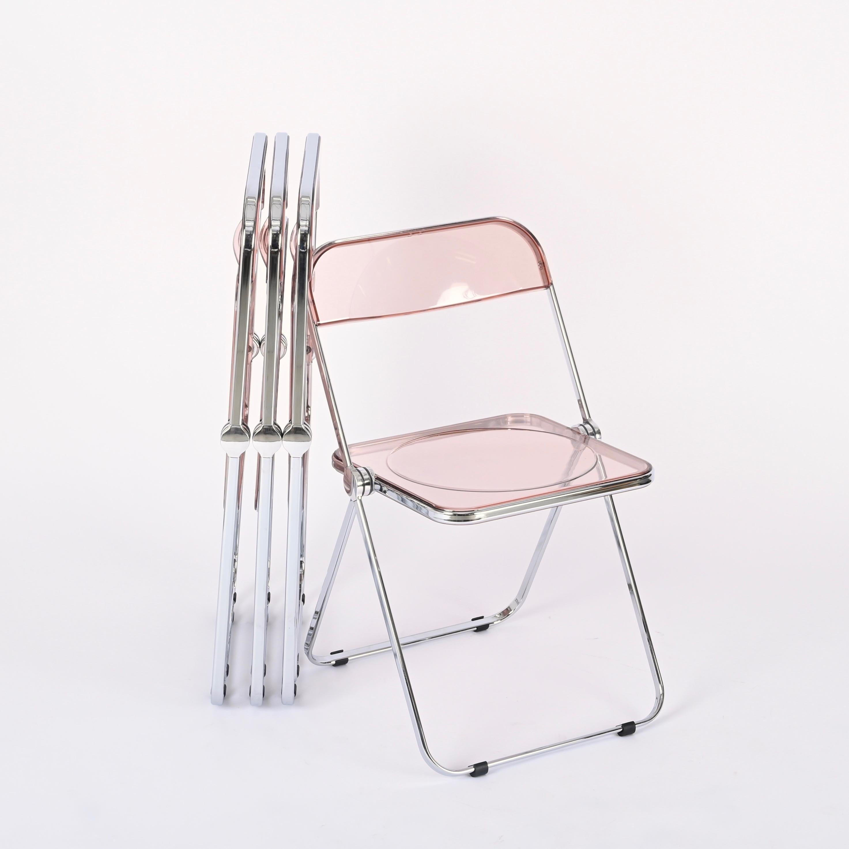 Mid-Century Modern Ensemble de 4 chaises Plia rose lucite et chrome Piretti pour Castelli, Italie, années 1970 en vente
