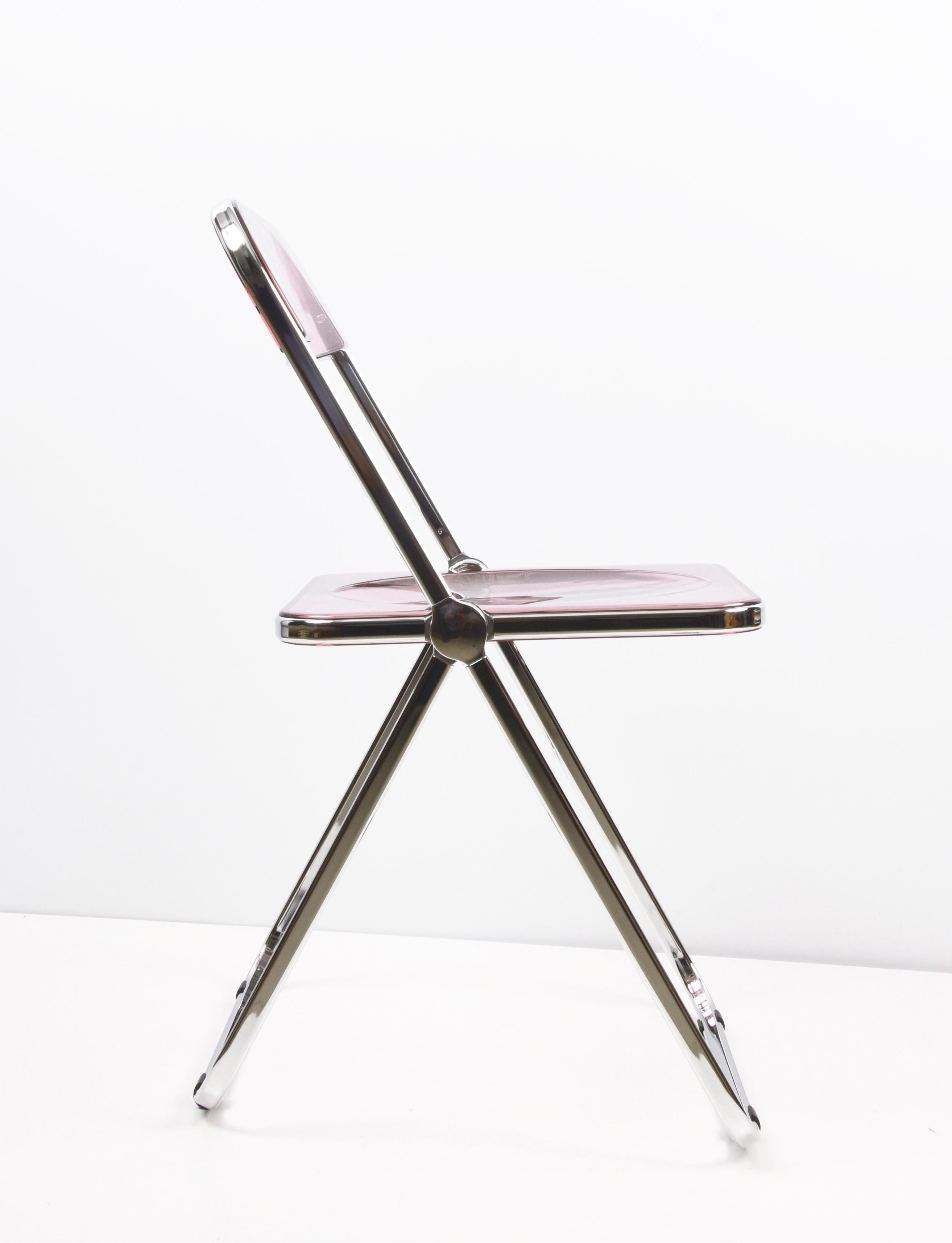 Mid-Century Modern Chaises pliantes italiennes « Plia » en lucite rose de Giancarlo Piretti pour Castelli, 1970