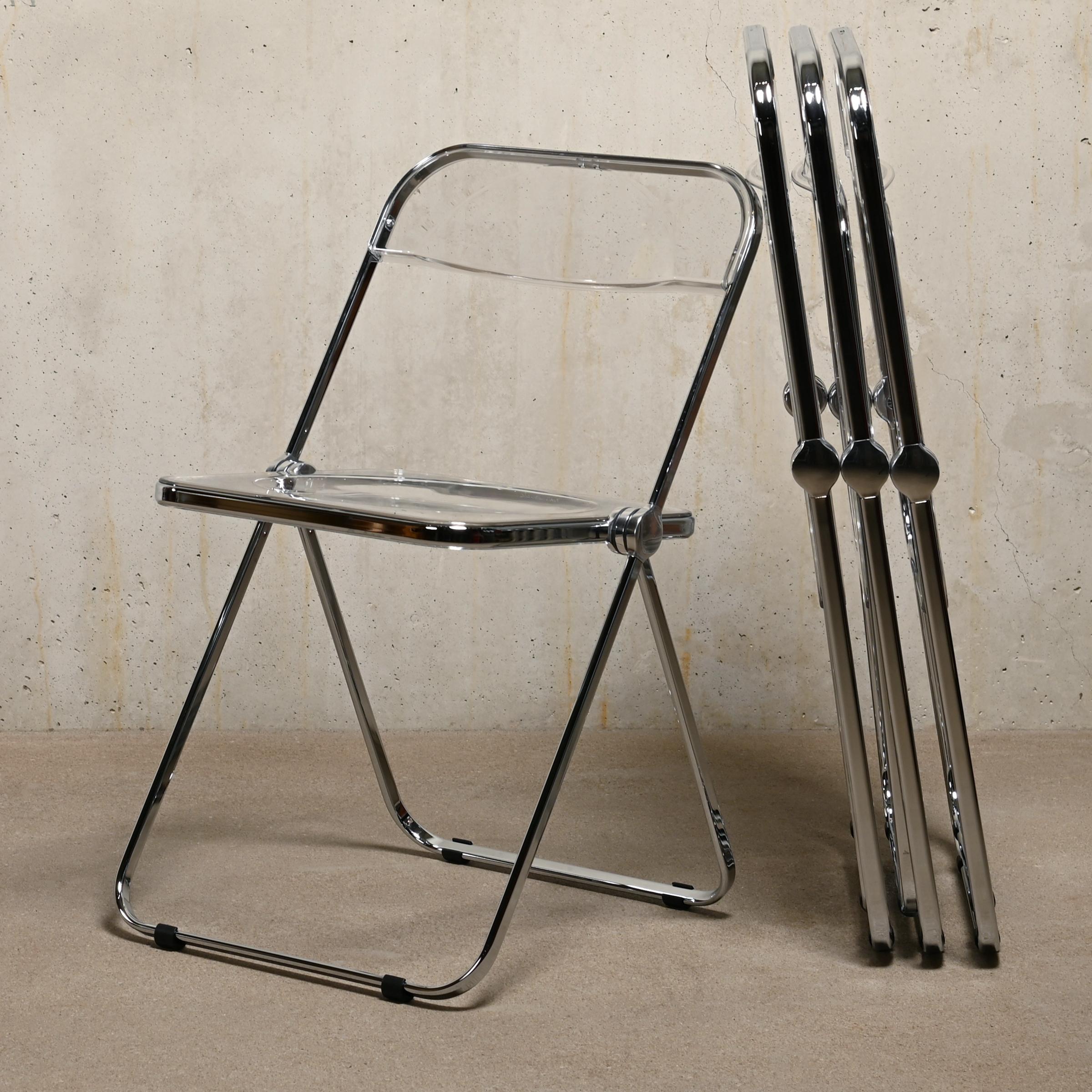 pila folding chair