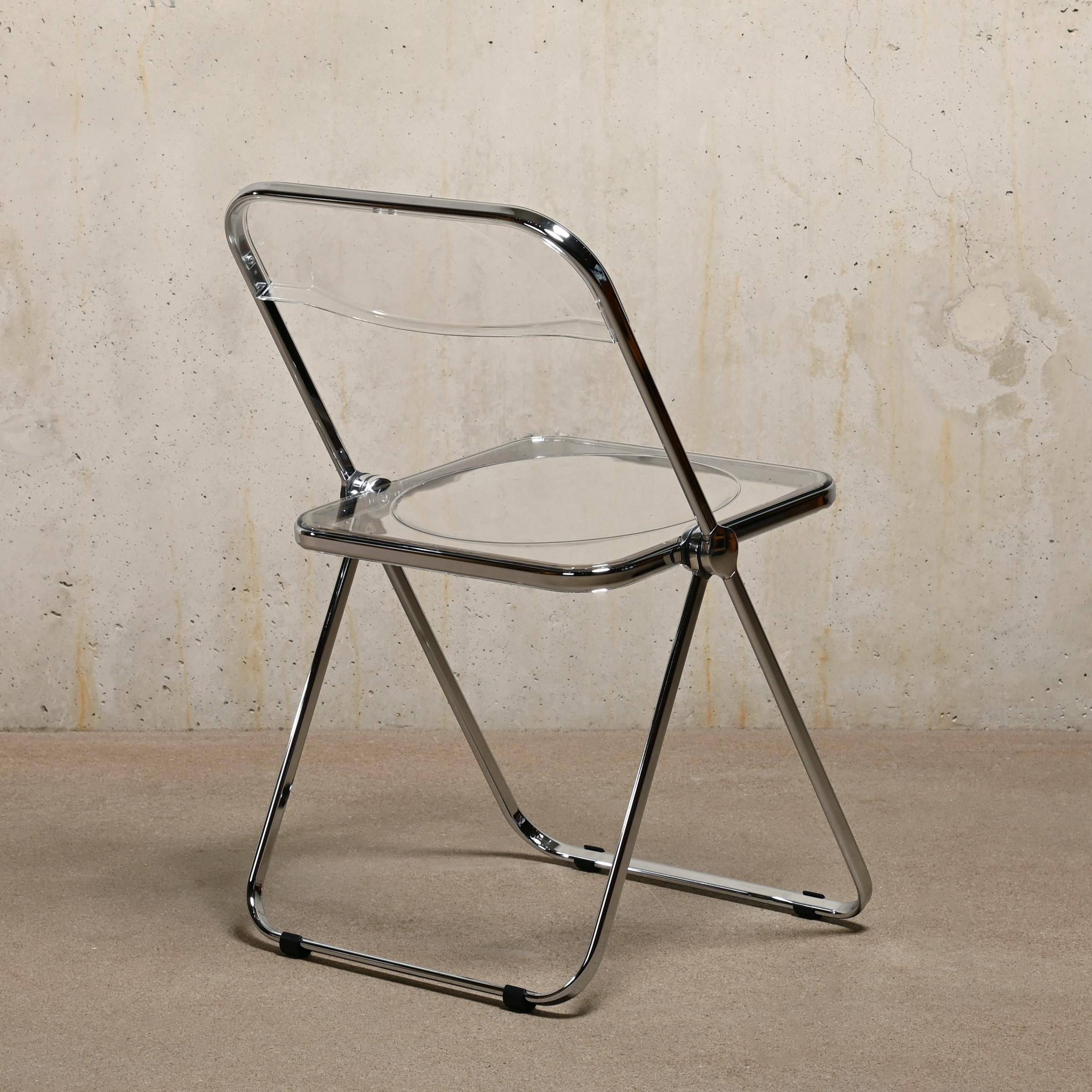 Mid-Century Modern Giancarlo Piretti Plia Folding Chair in Lucite and Chrome for Castelli, Italy For Sale