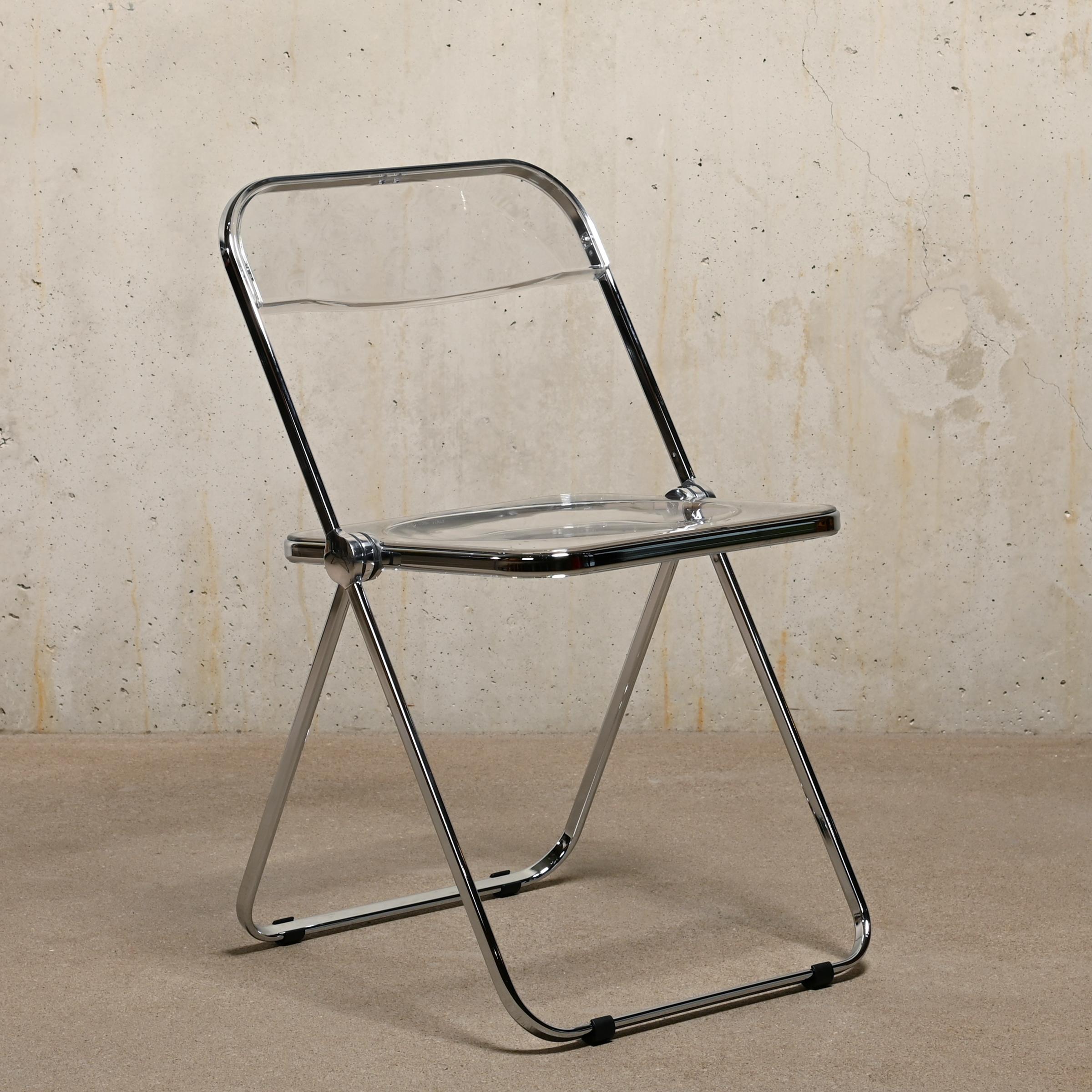 Giancarlo Piretti Plia Folding Chair in Lucite and Chrome for Castelli, Italy In Excellent Condition For Sale In Amsterdam, NL