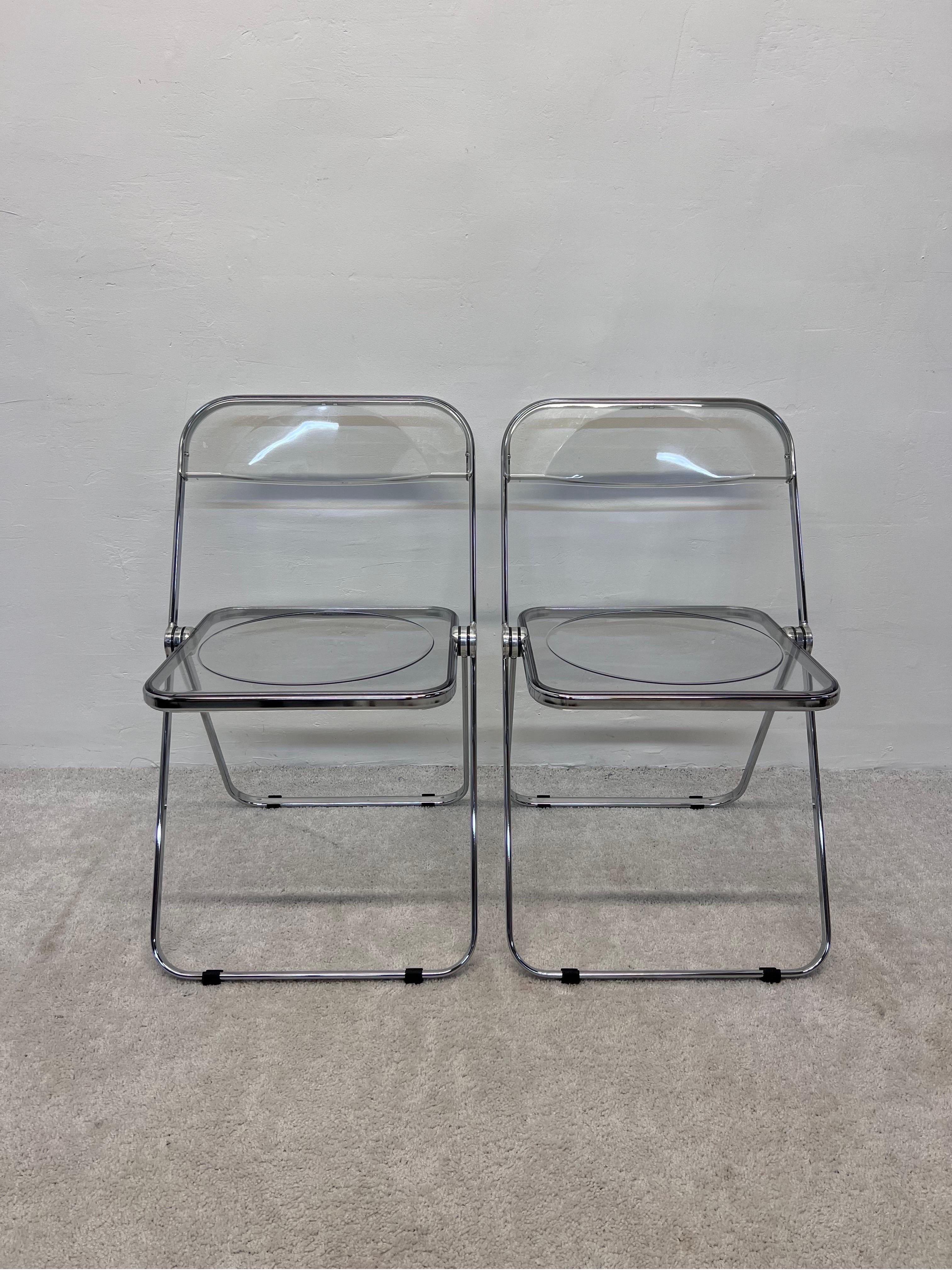 Set of two clear plastic and chrome frame folding Plia chairs by Giancarlo Piretti for Castelli, 1970s.