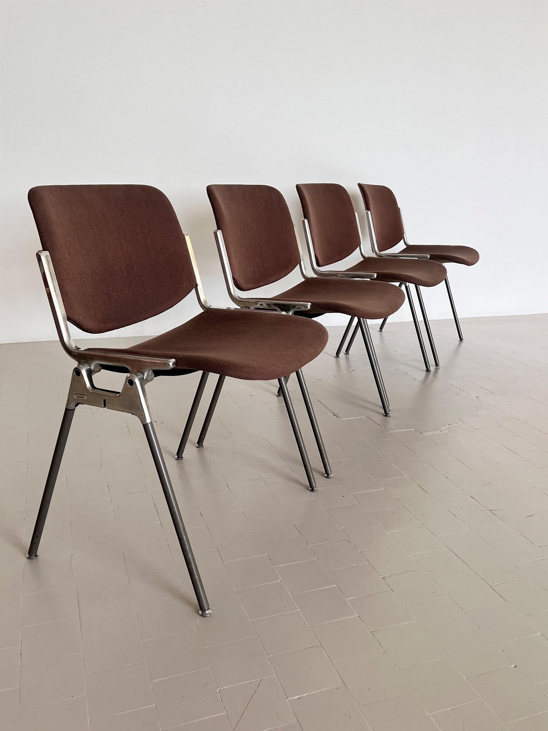 Aluminium Ensemble Giancarlo Piretti pour Anonima Castelli en tissu et aluminium, 1970, lot de 4 en vente