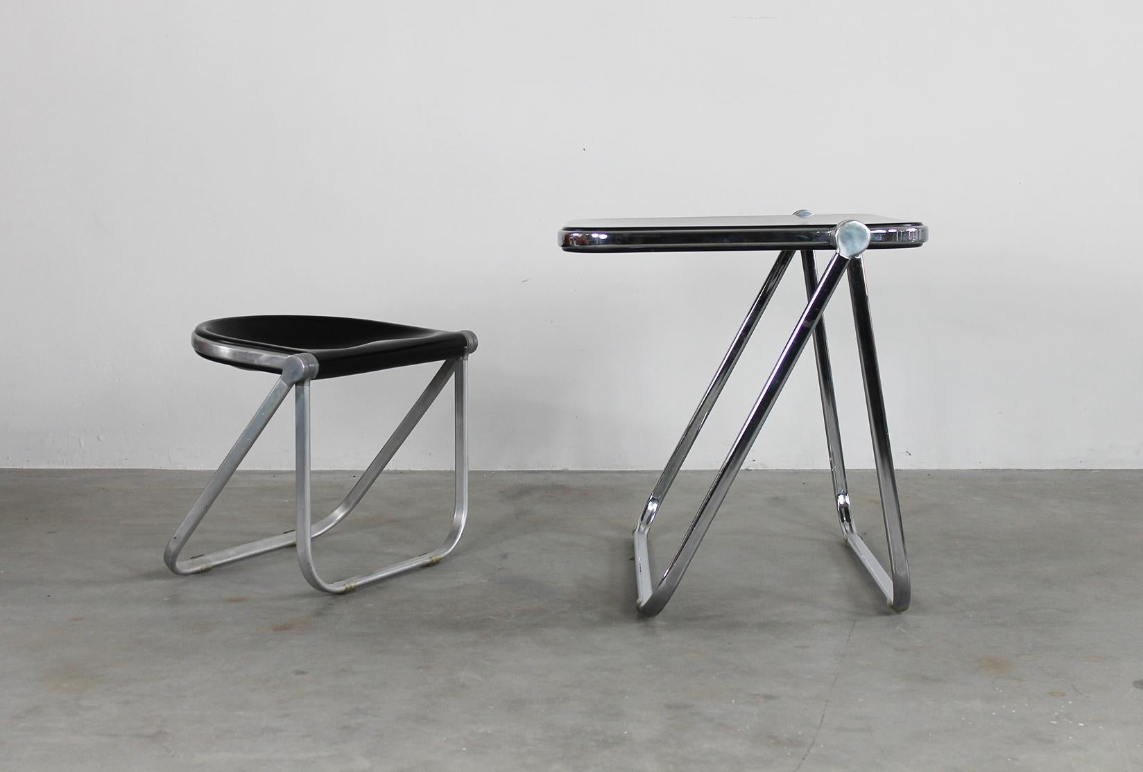 Post-Modern Giancarlo Piretti Set with Platone Table and Two Pluff Stools Anonima Castelli 