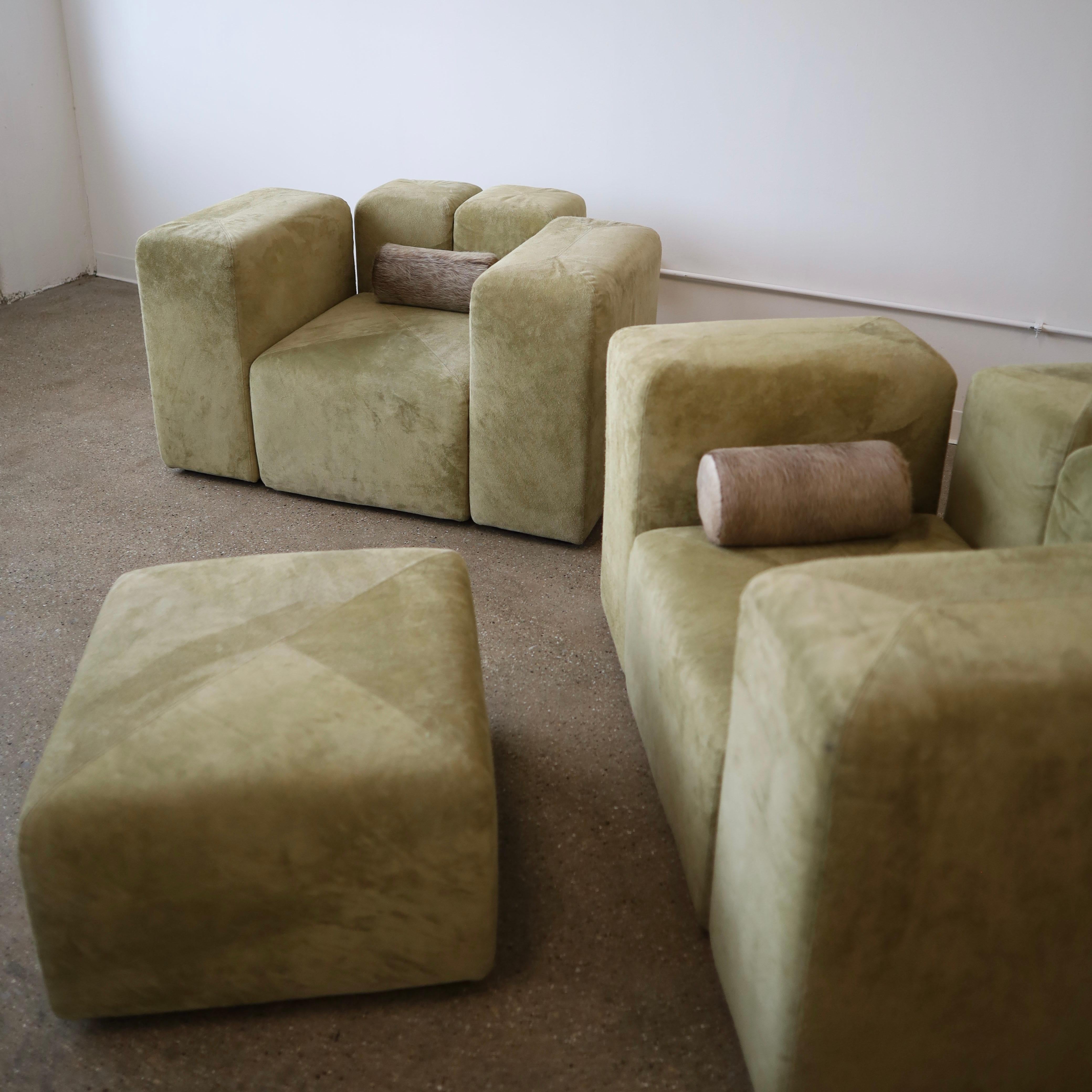 Chaises longues et pouf Sistema 61 de Giancarlo Piretti en daim Holly Hunt Bon état à Chicago, IL