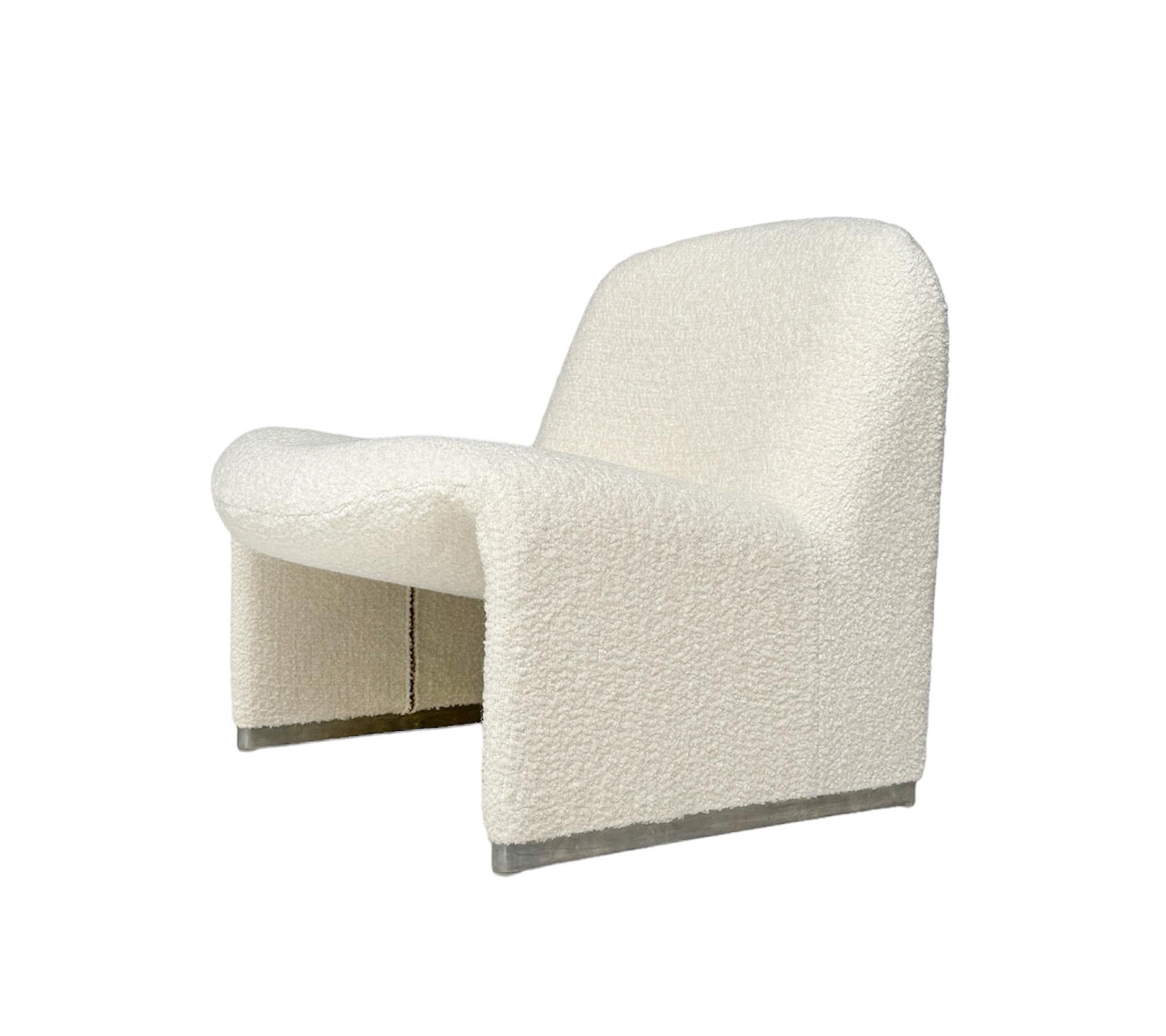 Giancarlo Piretti Due poltrone Alky moderne di metà secolo in Bouclé, anni '70 in vendita 3