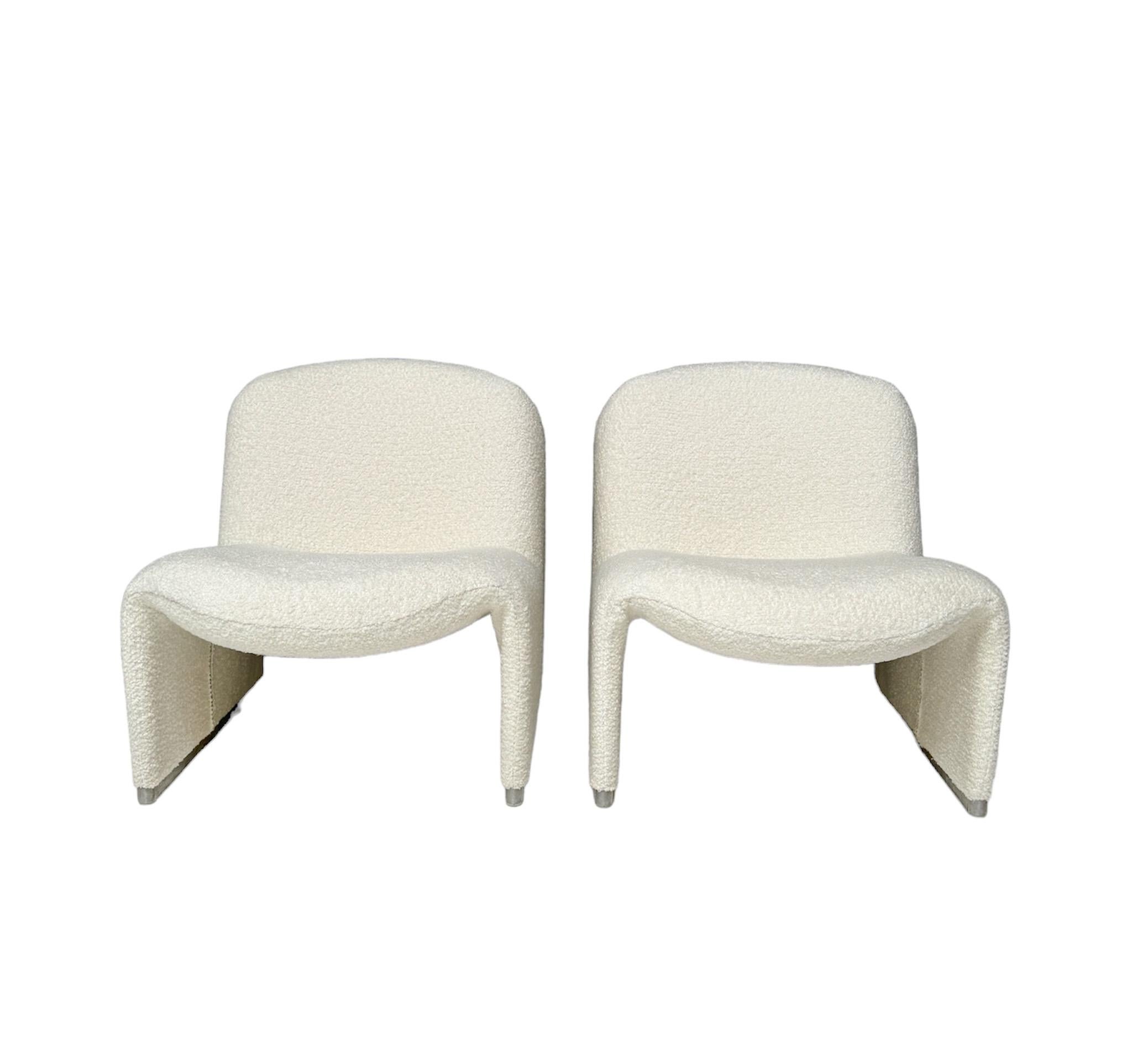 Magnifica coppia di poltrone lounge Alky della linea Mid-Century Modern.
Design di Giancarlo Piretti per Artifort o Castelli.
Un sorprendente design italiano degli anni '1970.
Struttura originale in alluminio e rivestimento in tessuto bouclé di alta