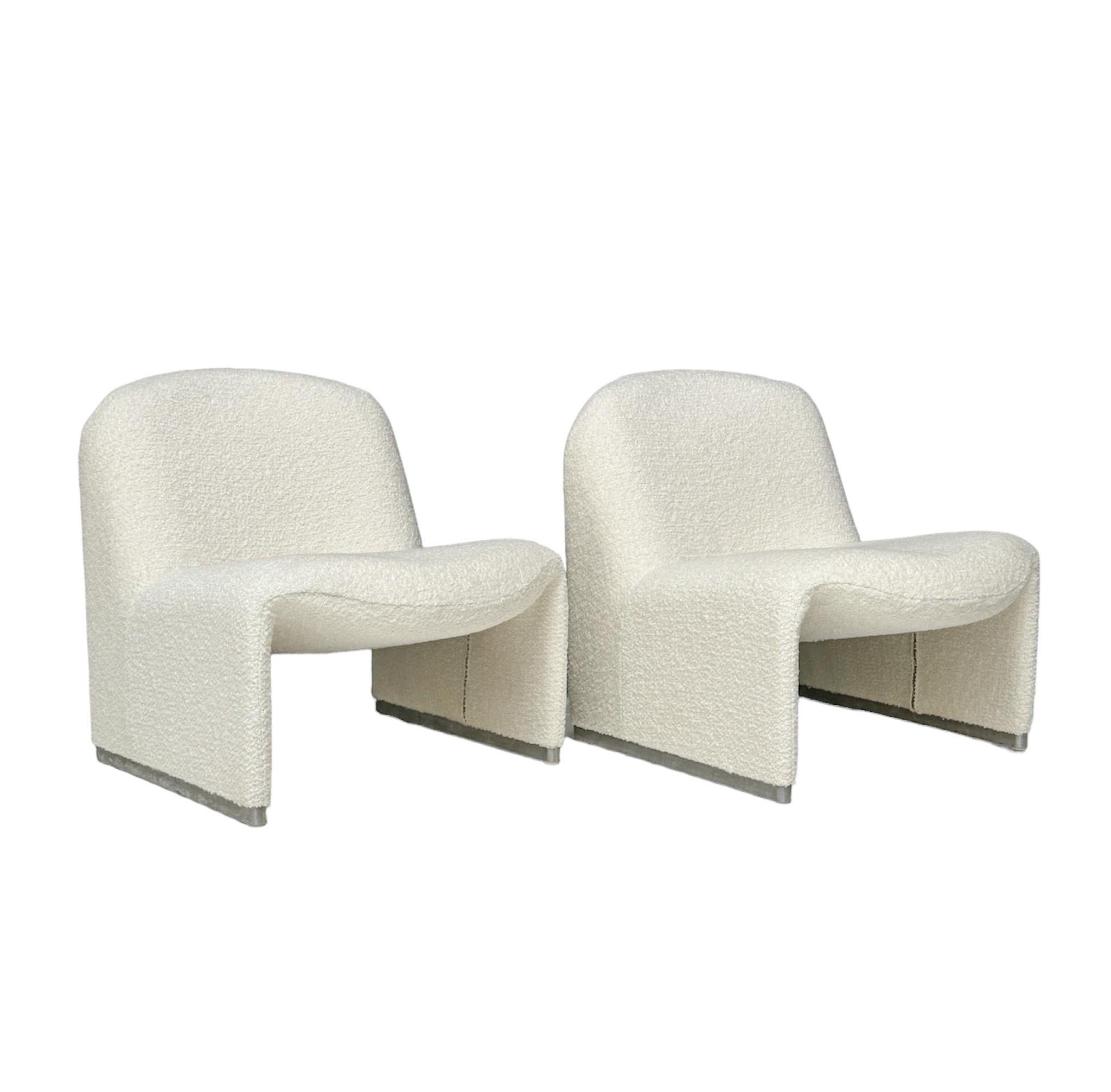 Italiano Giancarlo Piretti Due poltrone Alky moderne di metà secolo in Bouclé, anni '70 in vendita