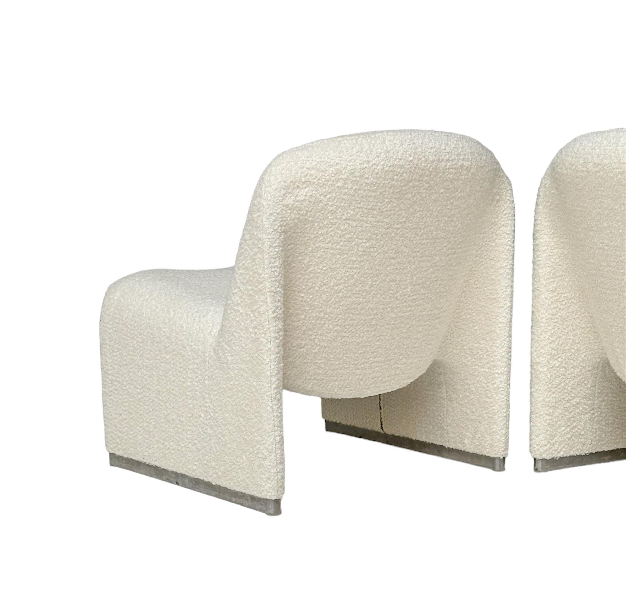 Alluminio Giancarlo Piretti Due poltrone Alky moderne di metà secolo in Bouclé, anni '70 in vendita