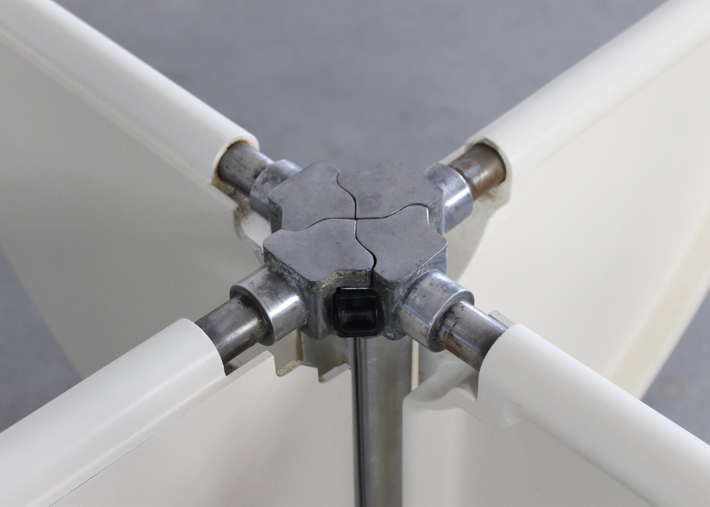 Giancarlo Piretti White Plano Folding Table by Anonima Castelli 1970s 3