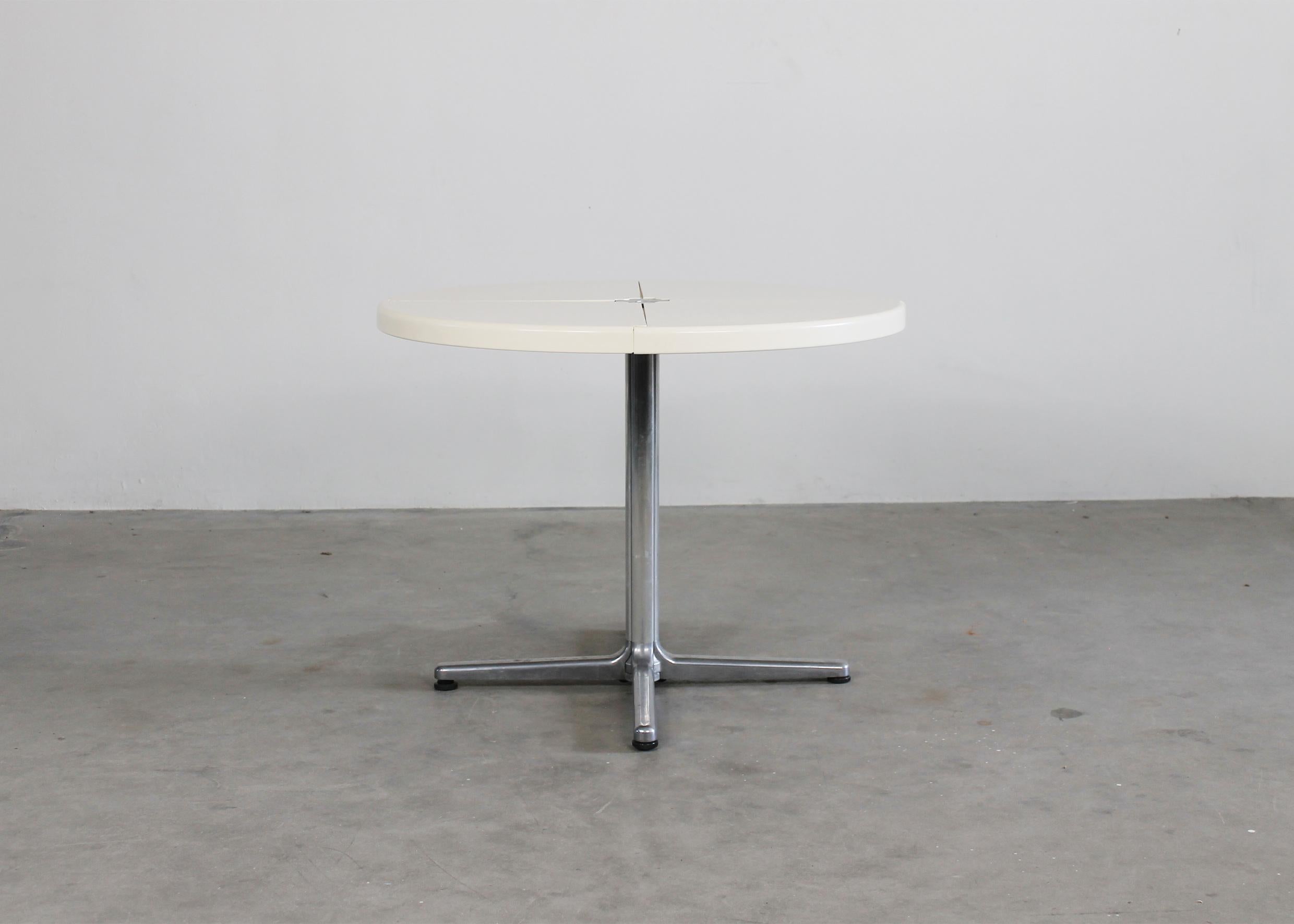 Mid-Century Modern Giancarlo Piretti White Plano Folding Table by Anonima Castelli 1970s For Sale