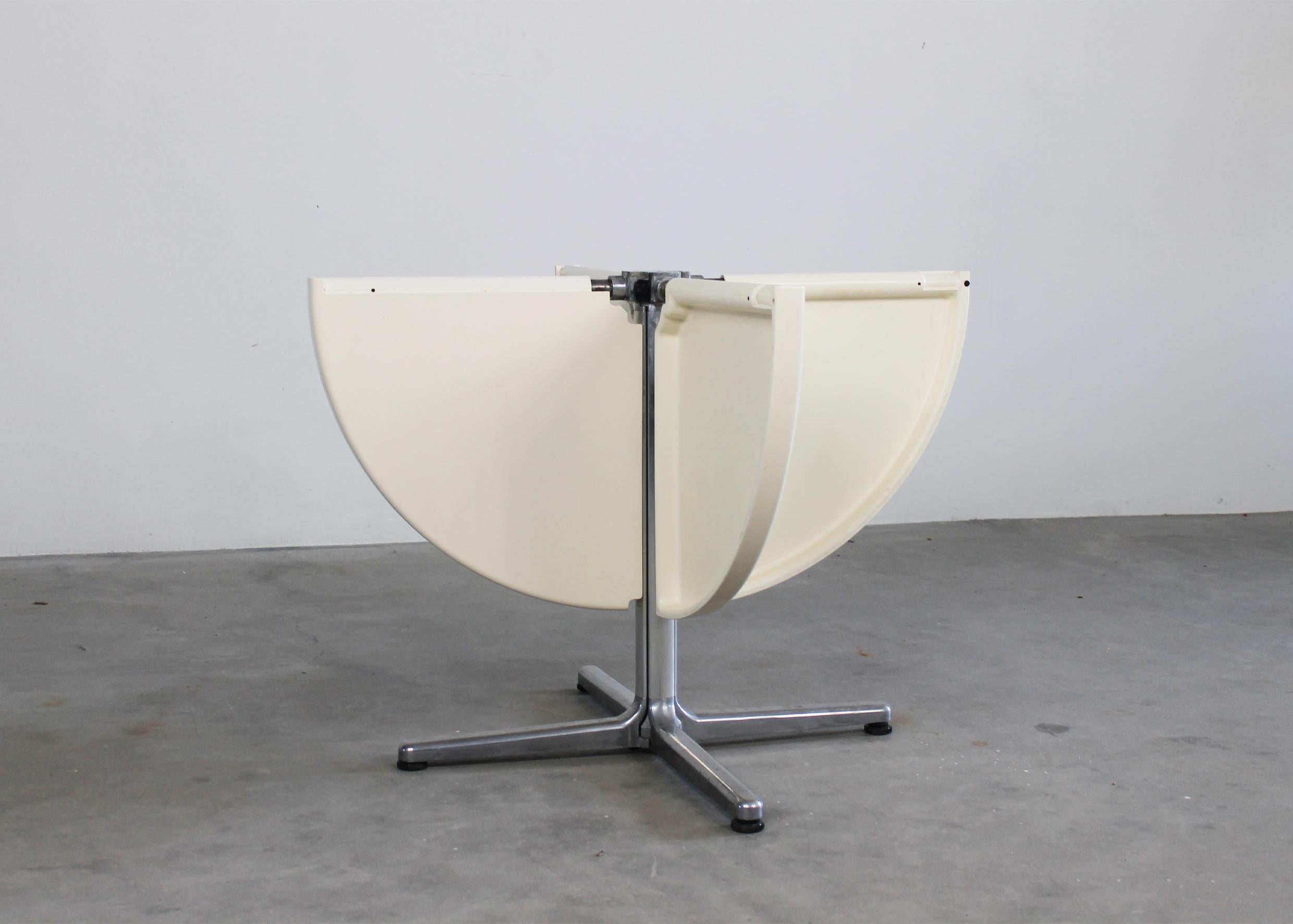 Italian Giancarlo Piretti White Plano Folding Table by Anonima Castelli 1970s