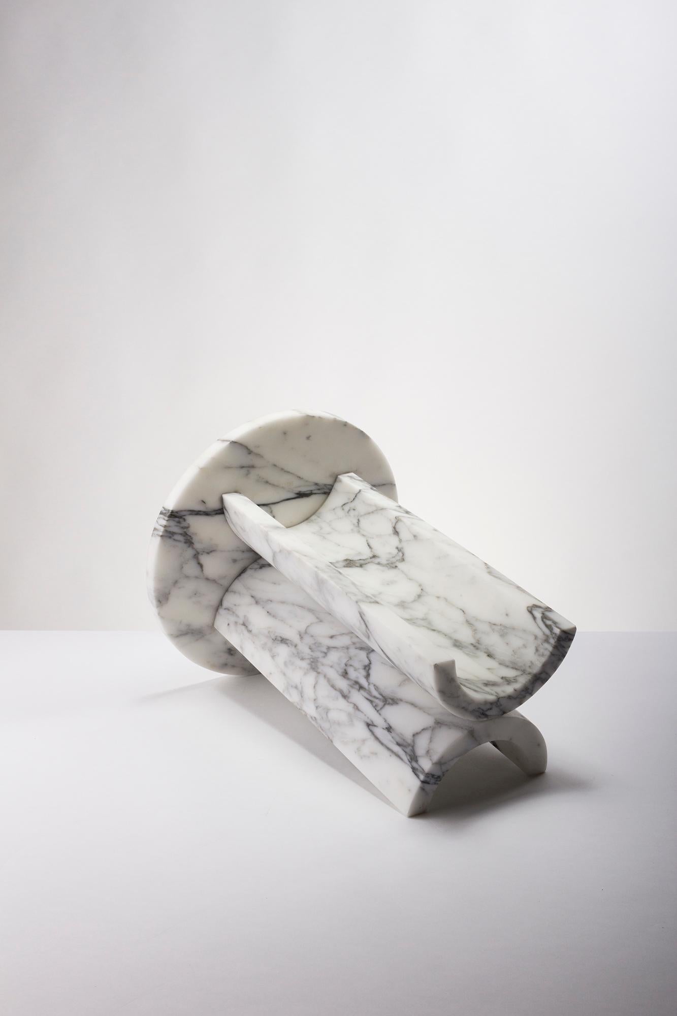 italien Table d'appoint Giancarlo en marbre Arabescato blanc en vente