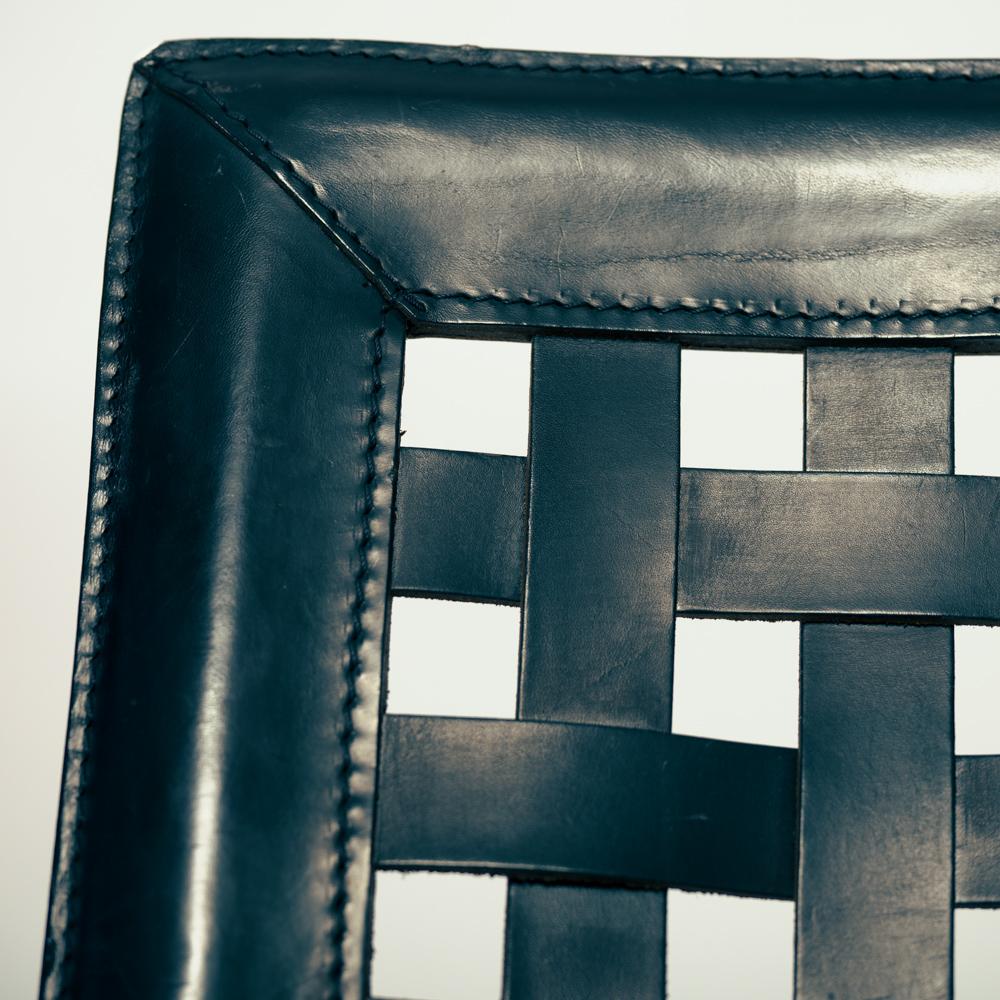 italien Chaises de salle à manger nettes en cuir noir par Giancarlo Vegni  pour Fasem Italie  en vente