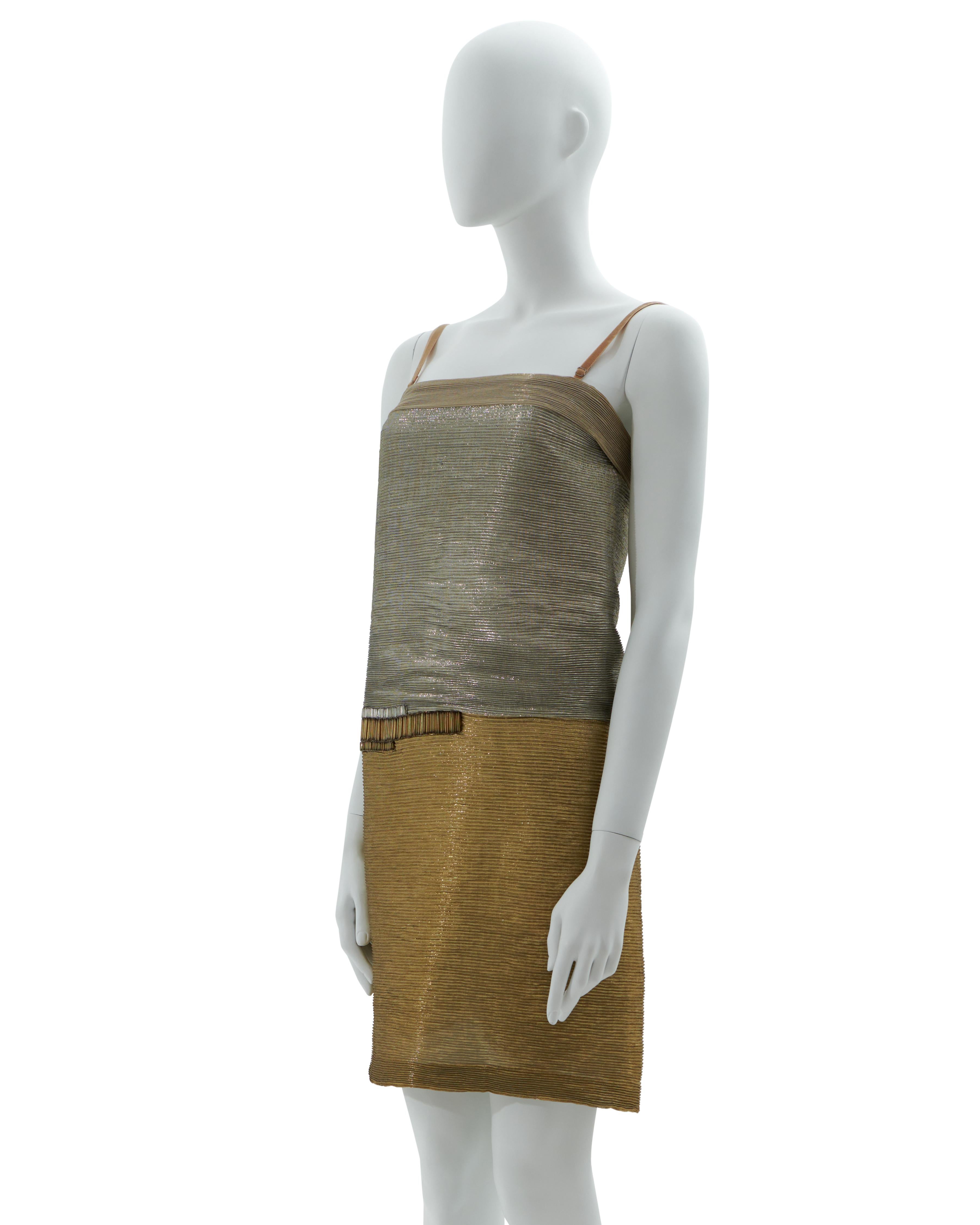 - Designed by Gianfranco Ferrè
- Gold silk chiffon lurex cocktail dress with beaded work
- Adjustable shoulders straps in beige velvet
- Silk chiffon lurex as lining
- The edge of the bust is plated
- 1990s period
- Composition label removed
- Made