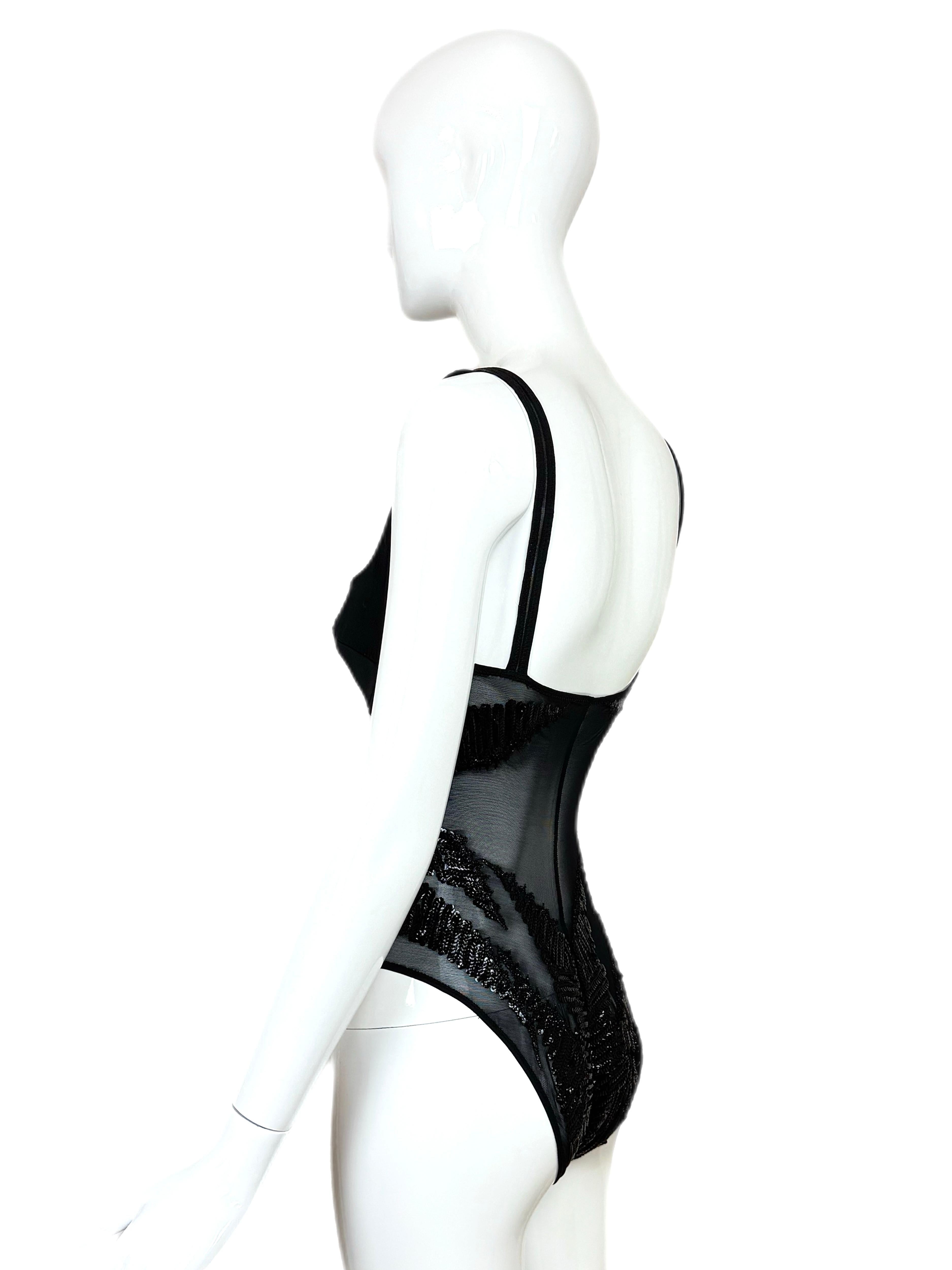 De las mujeres GIANFRANCO FERRE Traje negro vintage de los 90 con adornos en venta