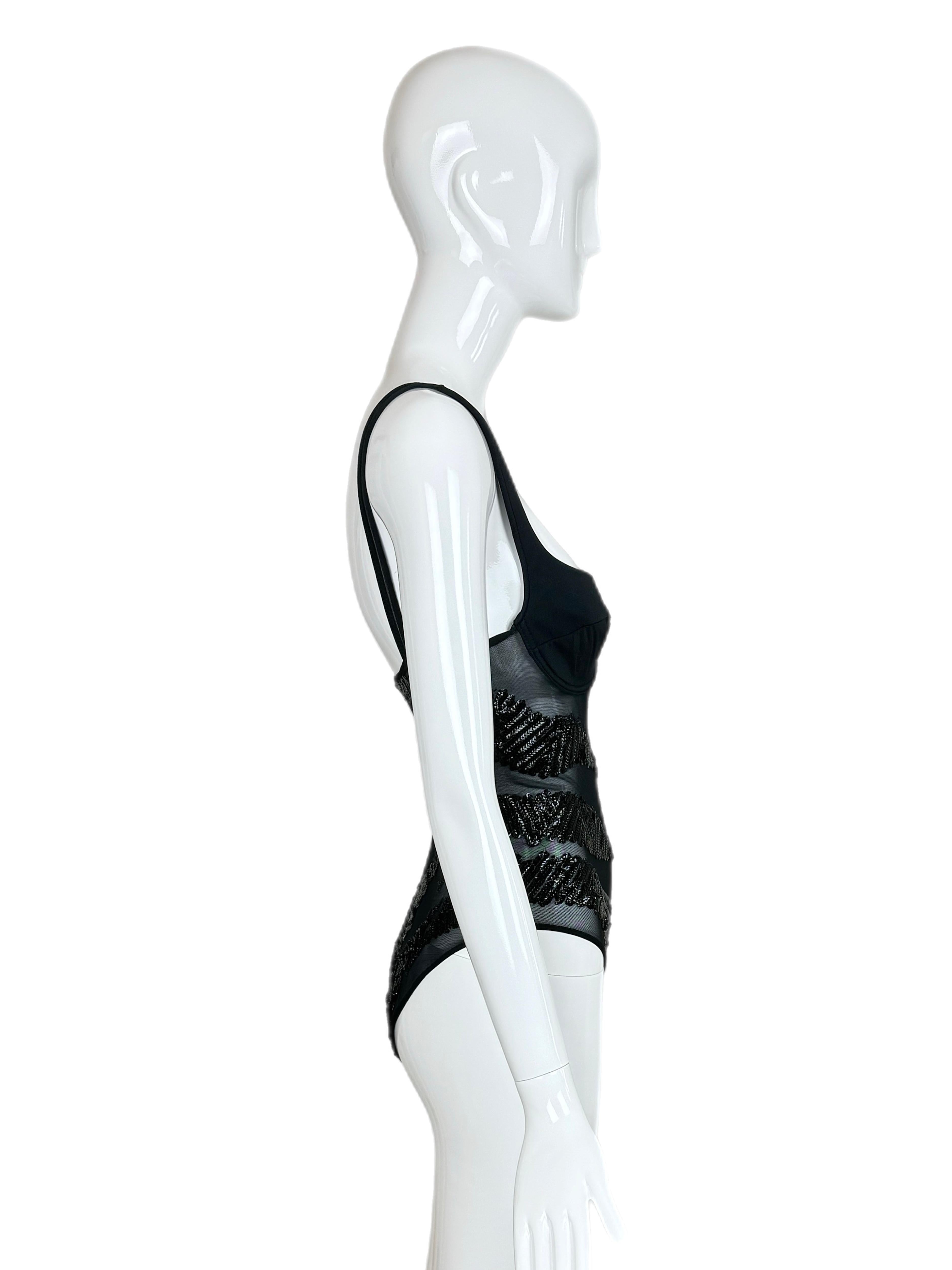 GIANFRANCO FERRE Traje negro vintage de los 90 con adornos en venta 2