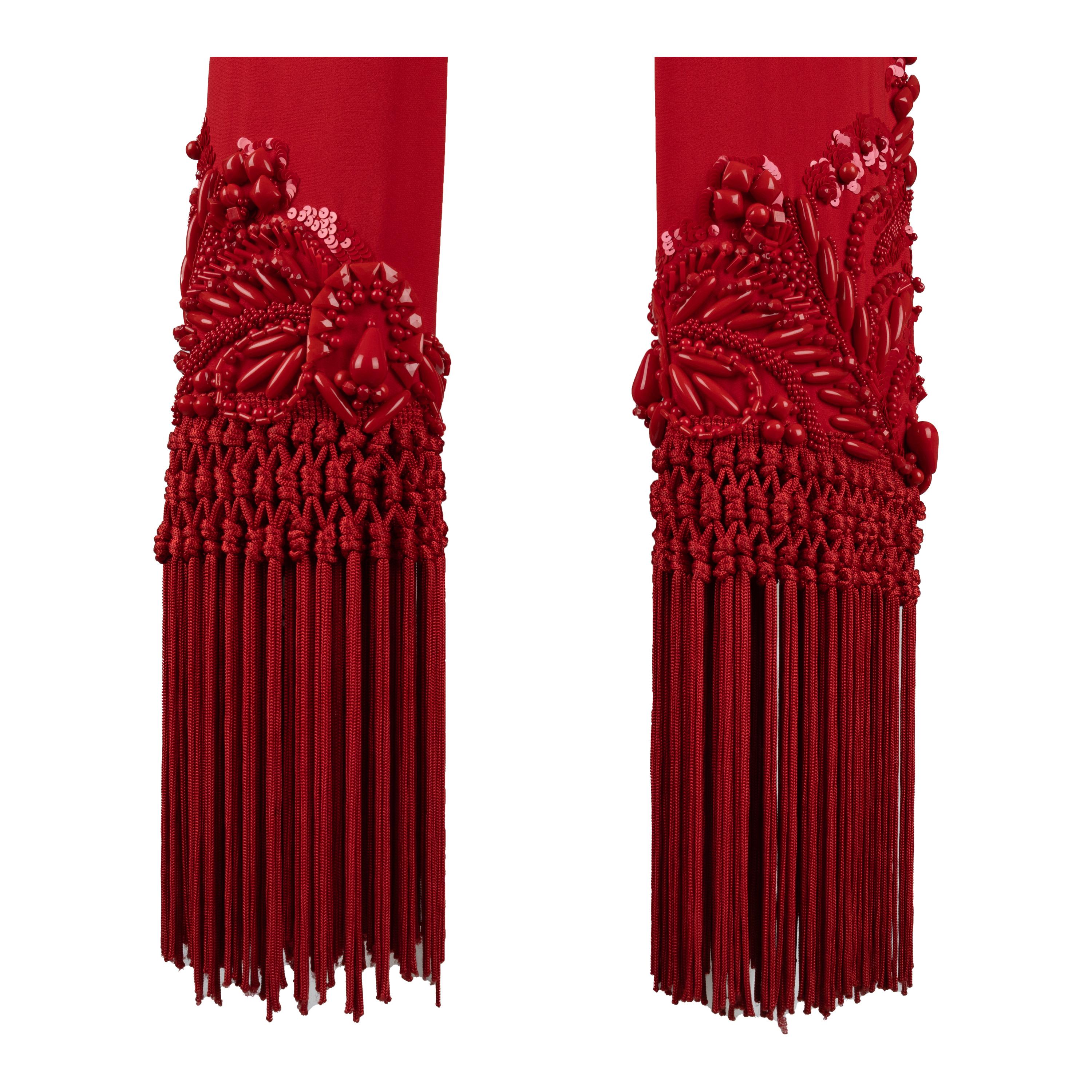 This Gianfranco Ferré scarf is the perfect blend of classic elegance and modern-day glamor. Made from a double-layered lightweight fabric in a vivid red, it is embellished with eye-catching heavy beads in intricate pattern, and long