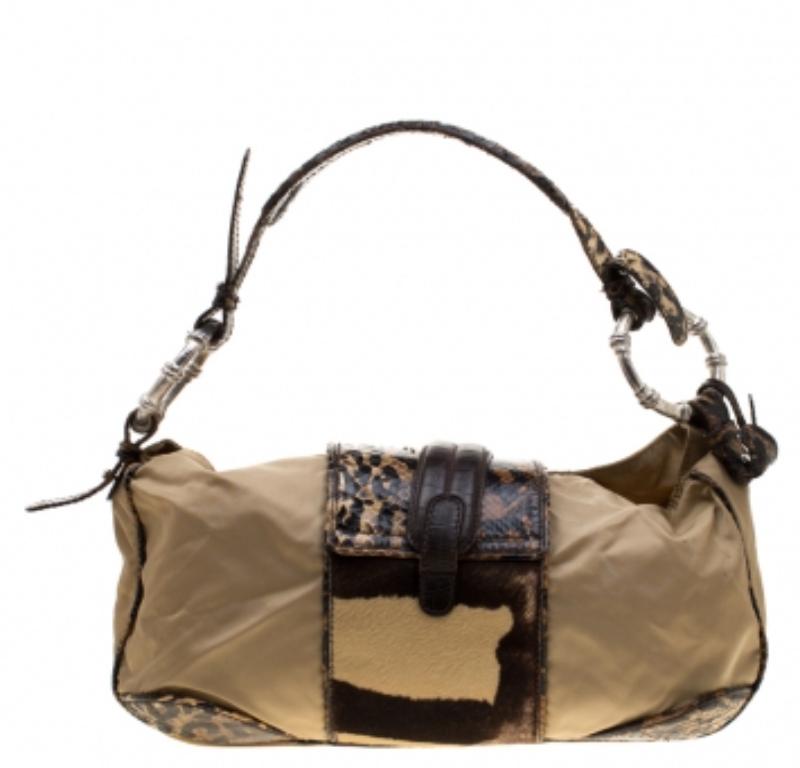 Gianfranco Ferre Sacoche en nylon/python et poils de veau beige/marron État moyen - En vente à Dubai, Al Qouz 2
