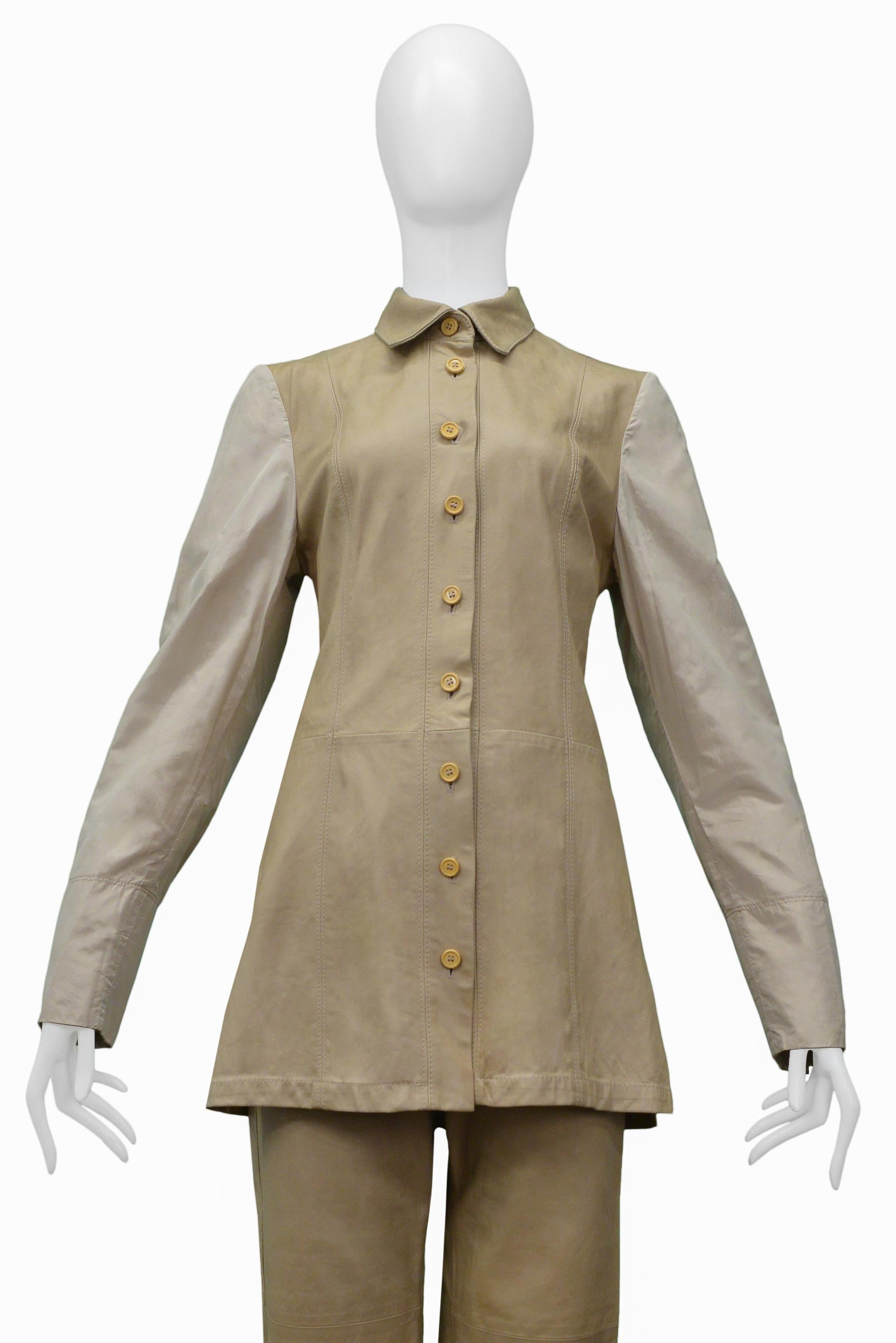 Resurrection Vintage is excited to offer a vintage Gianfranco Ferre beige suede, leather, and acetate ensemble featuring a suede shirt jacket with woven sleeves, and matching leather cropped pants with cuffs. 

Gianfranco Ferre
Size 40/40
Suede and