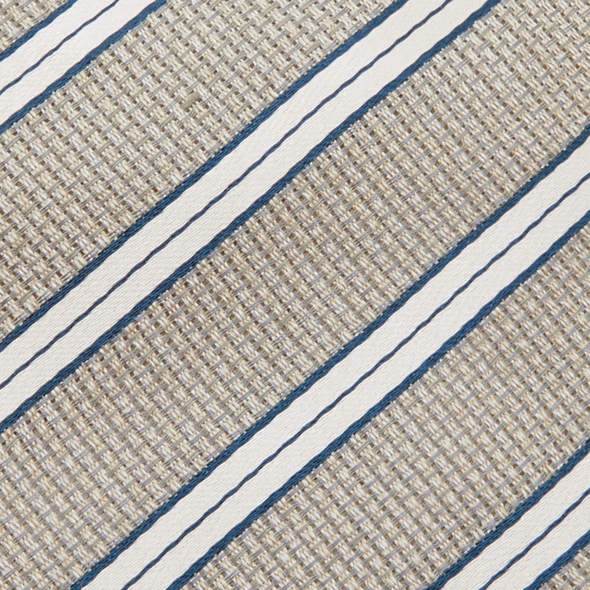 This tie is a perfect formal accessory that has a sharp and modern appeal. Made from luxurious materials  it features intricate patterns  and the brand label neatly stitched at the back. It is sure to add oodles of style to your blazers.