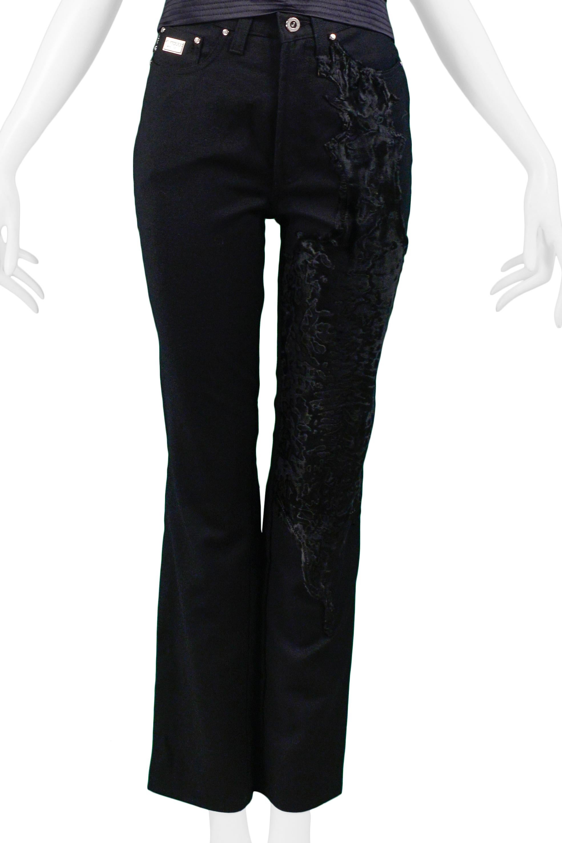 Ensemble cardigan, pull et pantalon jumeaux en fourrure noire texturée Gianfranco Ferre  en vente 2