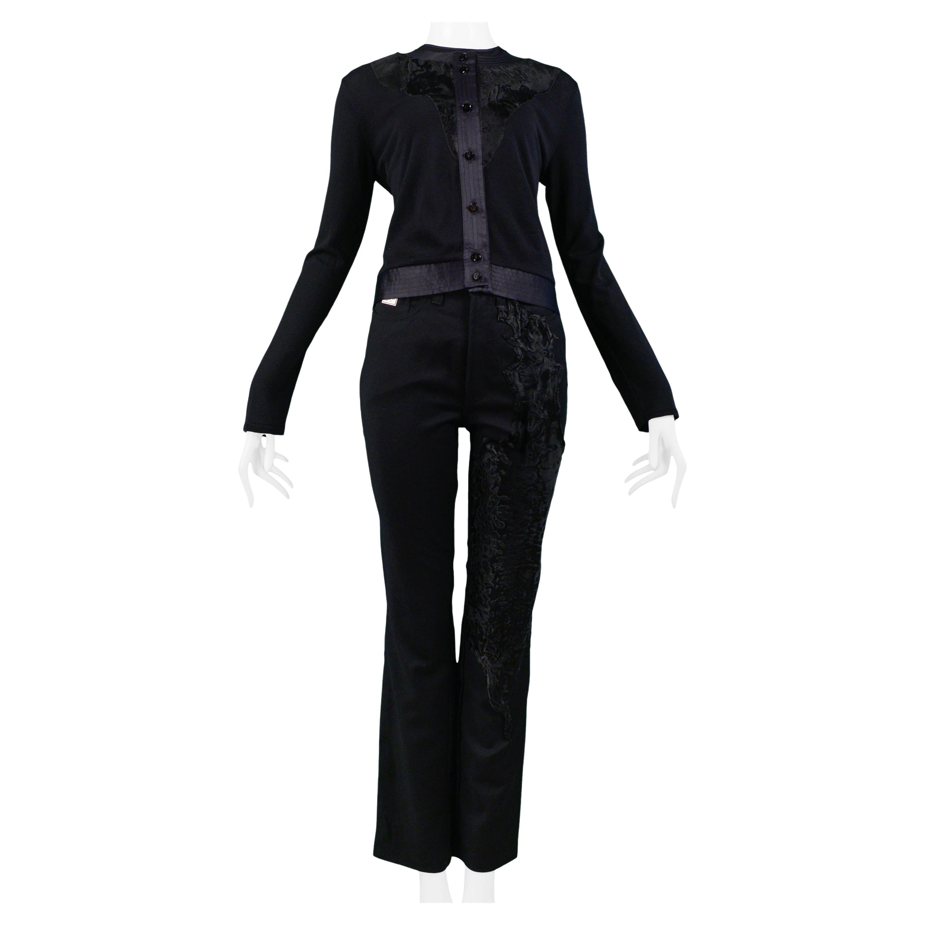 Ensemble cardigan, pull et pantalon jumeaux en fourrure noire texturée Gianfranco Ferre  en vente