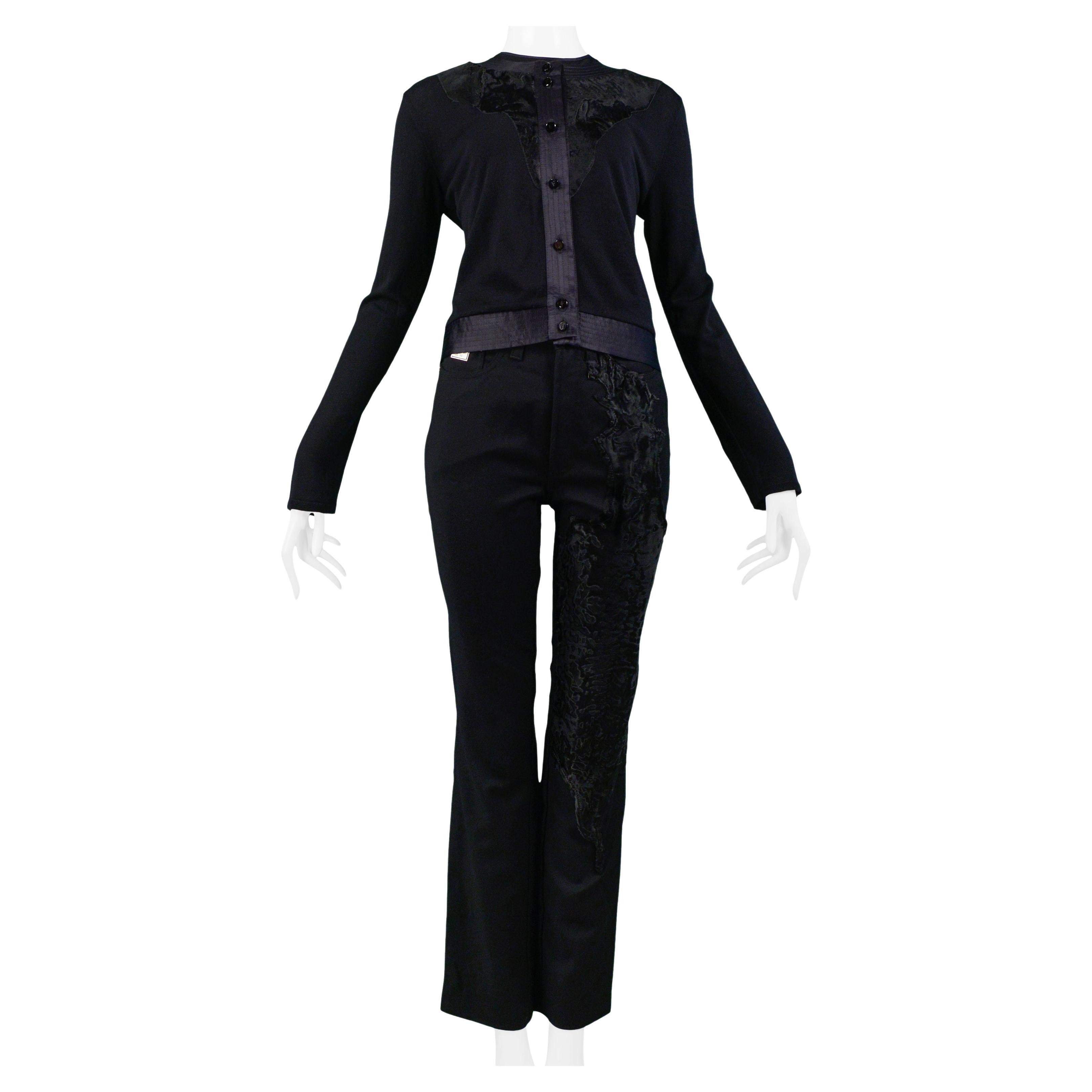 Gianfranco Ferre - Twin Set di cardigan, maglione e pantaloni in pelliccia nera in vendita