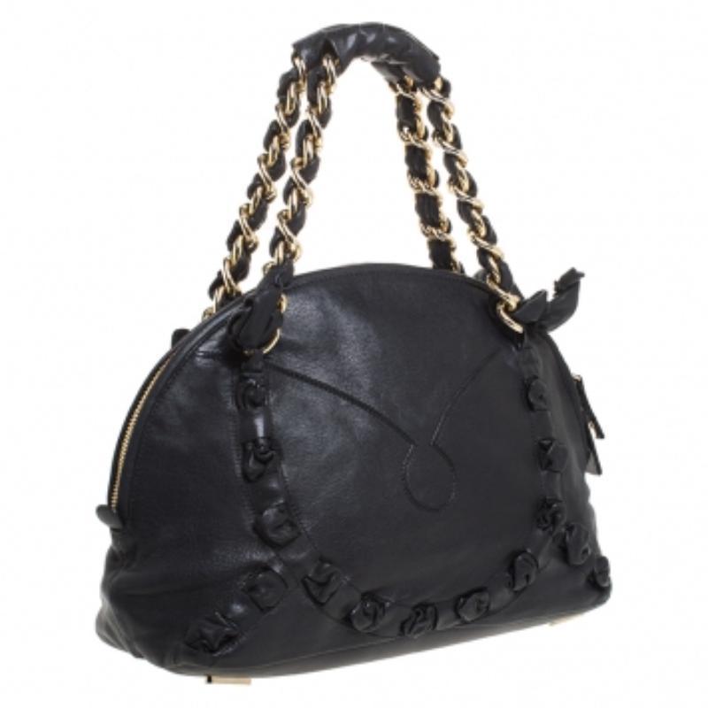 Carry this black Gianfranco Ferre bag to instantly create a fashionable look. Crafted in Italy, it made of quality leather and has a lovely silhouette. This satchel is held by dual chain and leather handles. It features a zip closure that leads to a