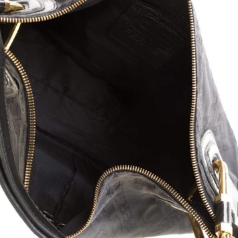 Donna Gianfranco Ferrè Borsa a tracolla in nylon e pelle nera con fibbia in vendita