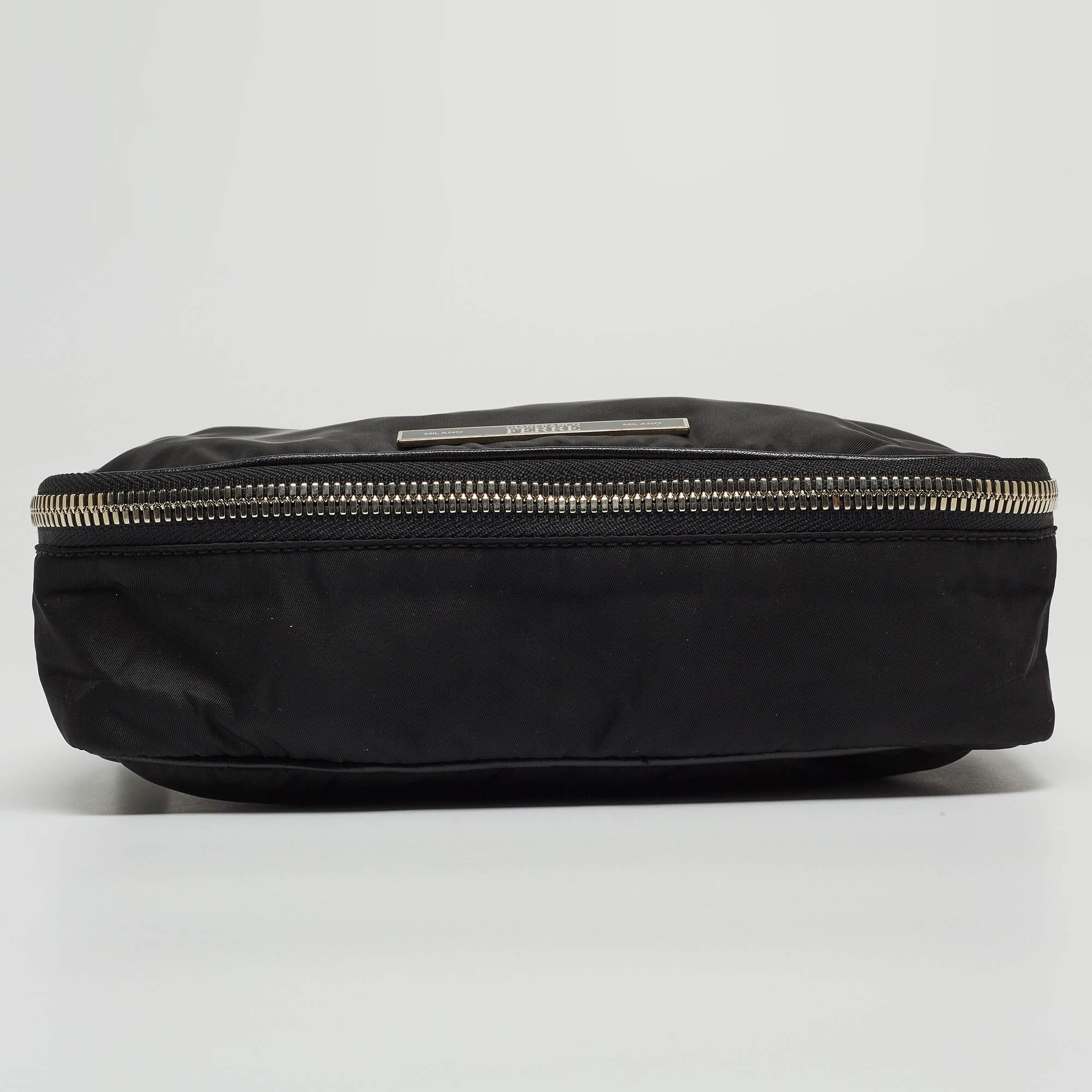 Gianfranco Ferre - Pochette zippée en nylon noir en vente 1