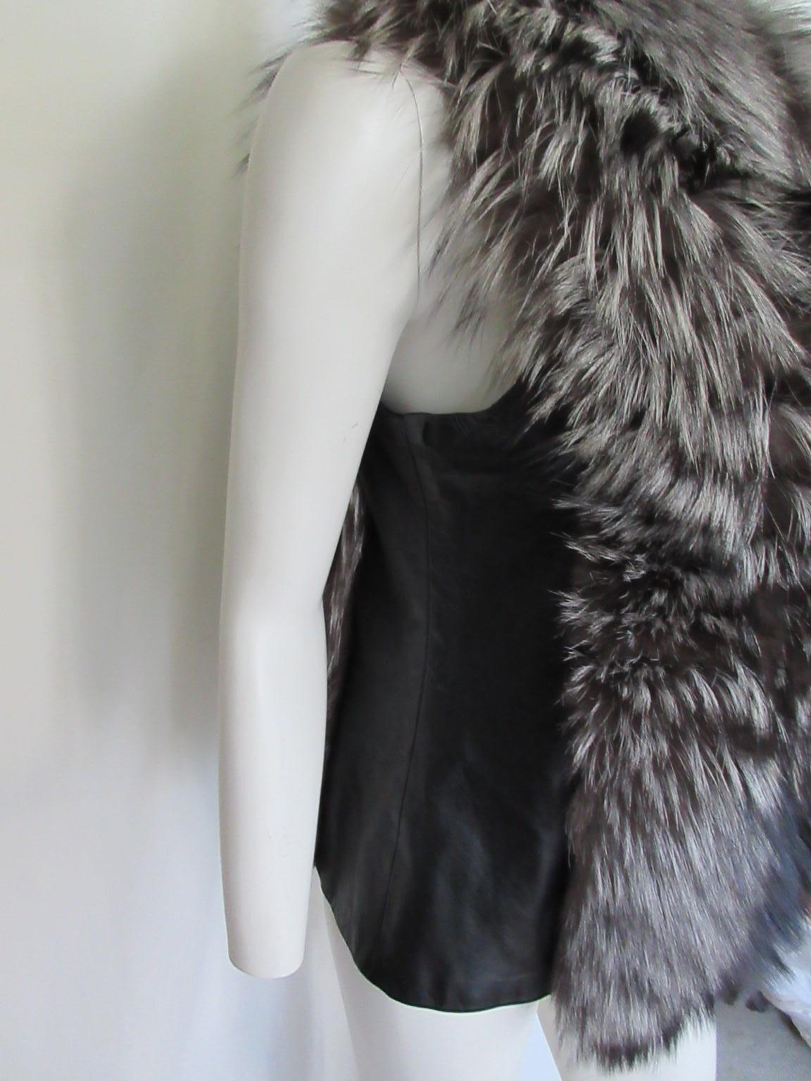 Gianfranco Ferre Black Silver Fox Fur Leather Vest In Good Condition For Sale In Amsterdam, NL