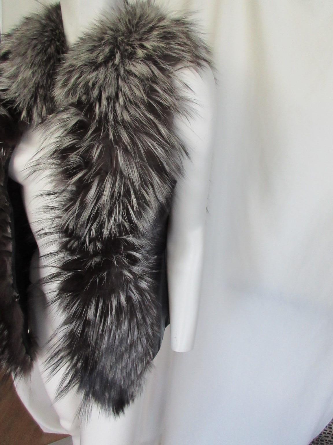 Gianfranco Ferre Black Silver Fox Fur Leather Vest For Sale 5